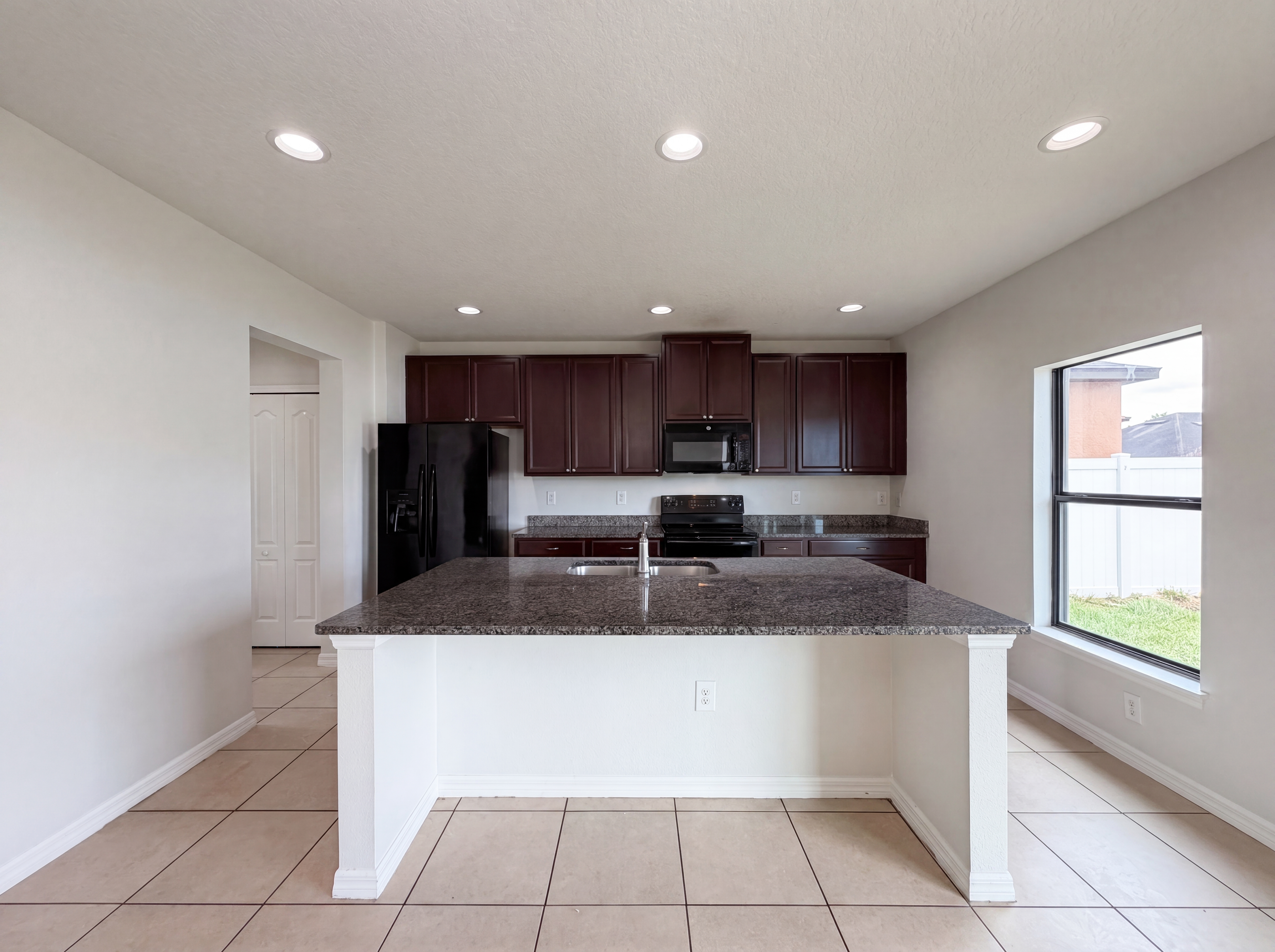 Photo 2 of 29 of 14207 Alistar Manor Dr, Wimauma, FL