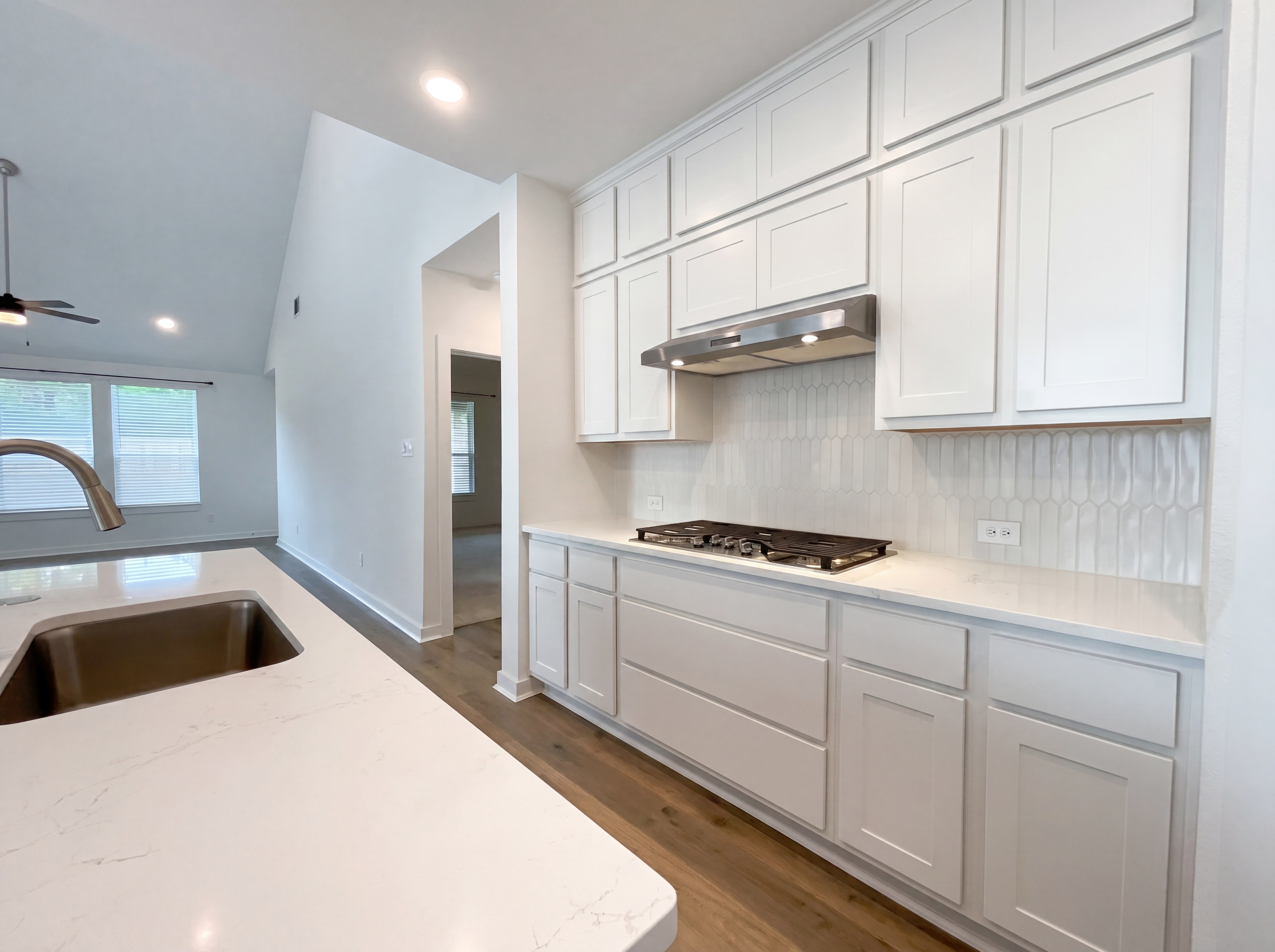 Photo 9 of 19 of 118 Neches Nook Ct, Conroe, TX