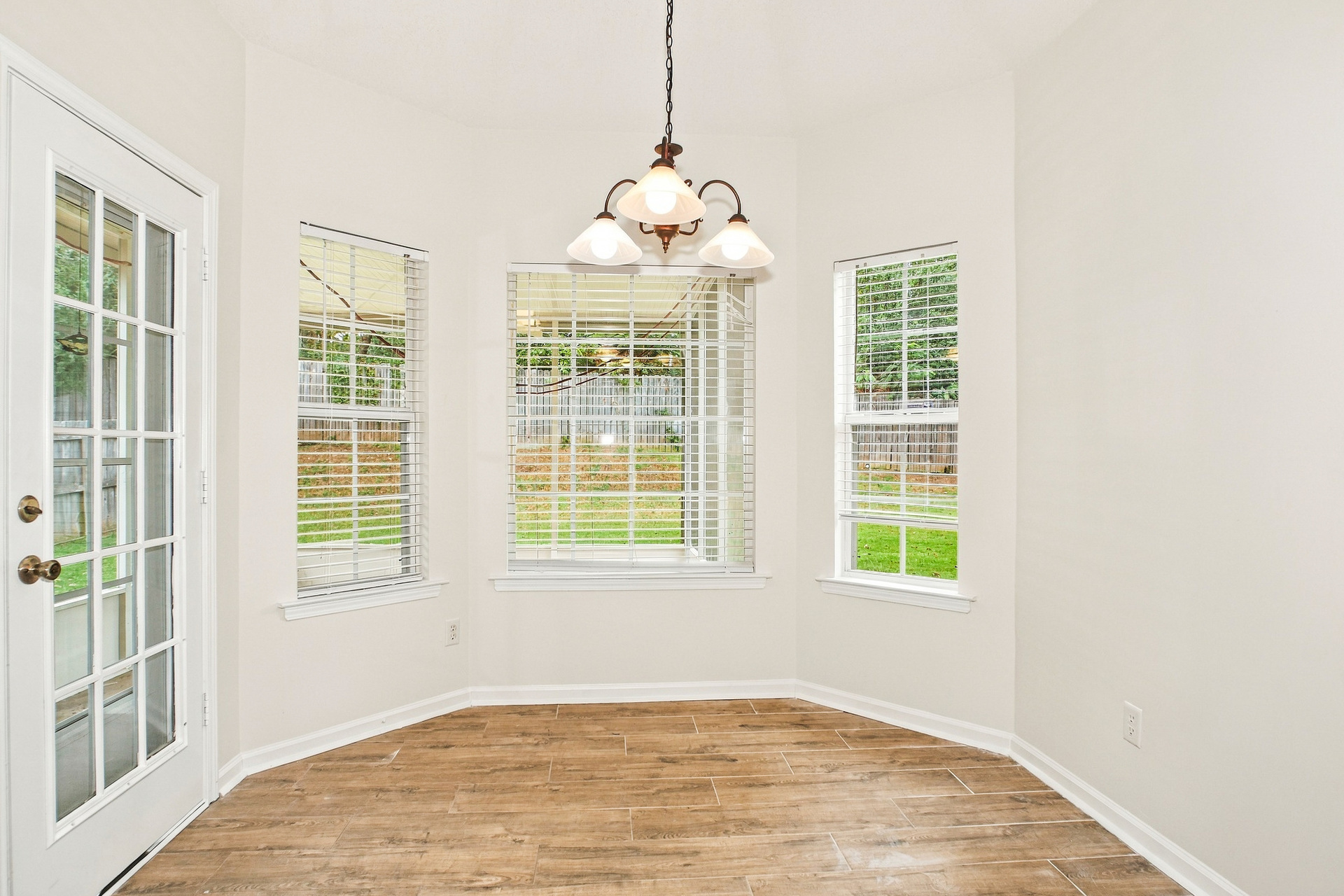 Photo 8 of 28 of 5634 Tulip Grove Dr, Memphis, TN