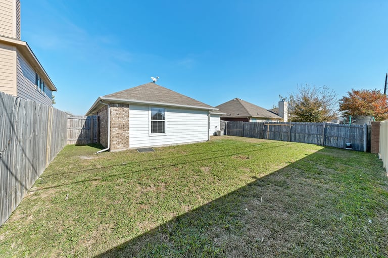 Photo 22 of 22 - 2648 Bishop Allen Ln, Dallas, TX 75237