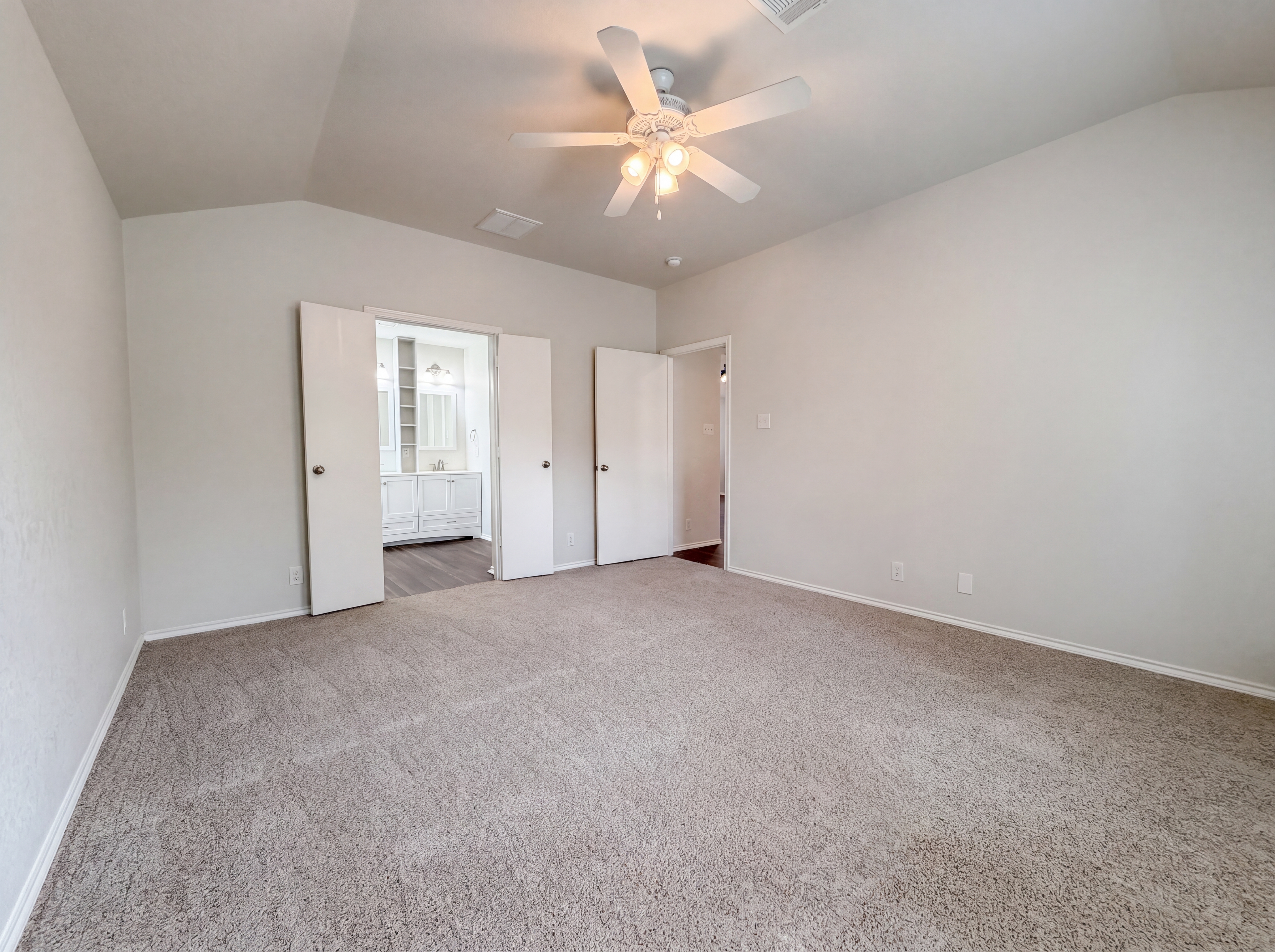 Photo 4 of 16 of 333 Longhorn Way, Cibolo, TX