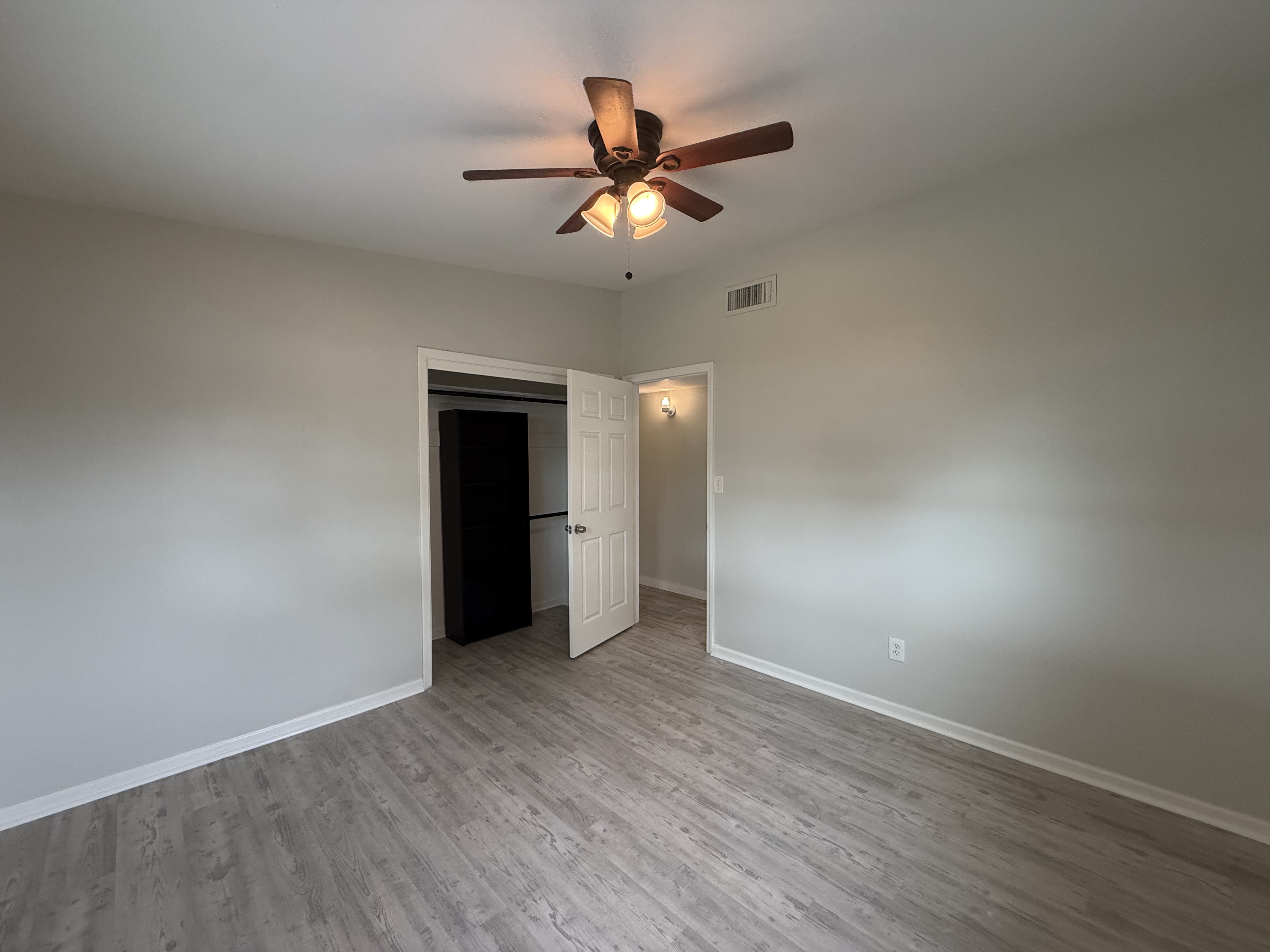 Photo 10 of 24 of 1371 Jeffords St, Clearwater, FL