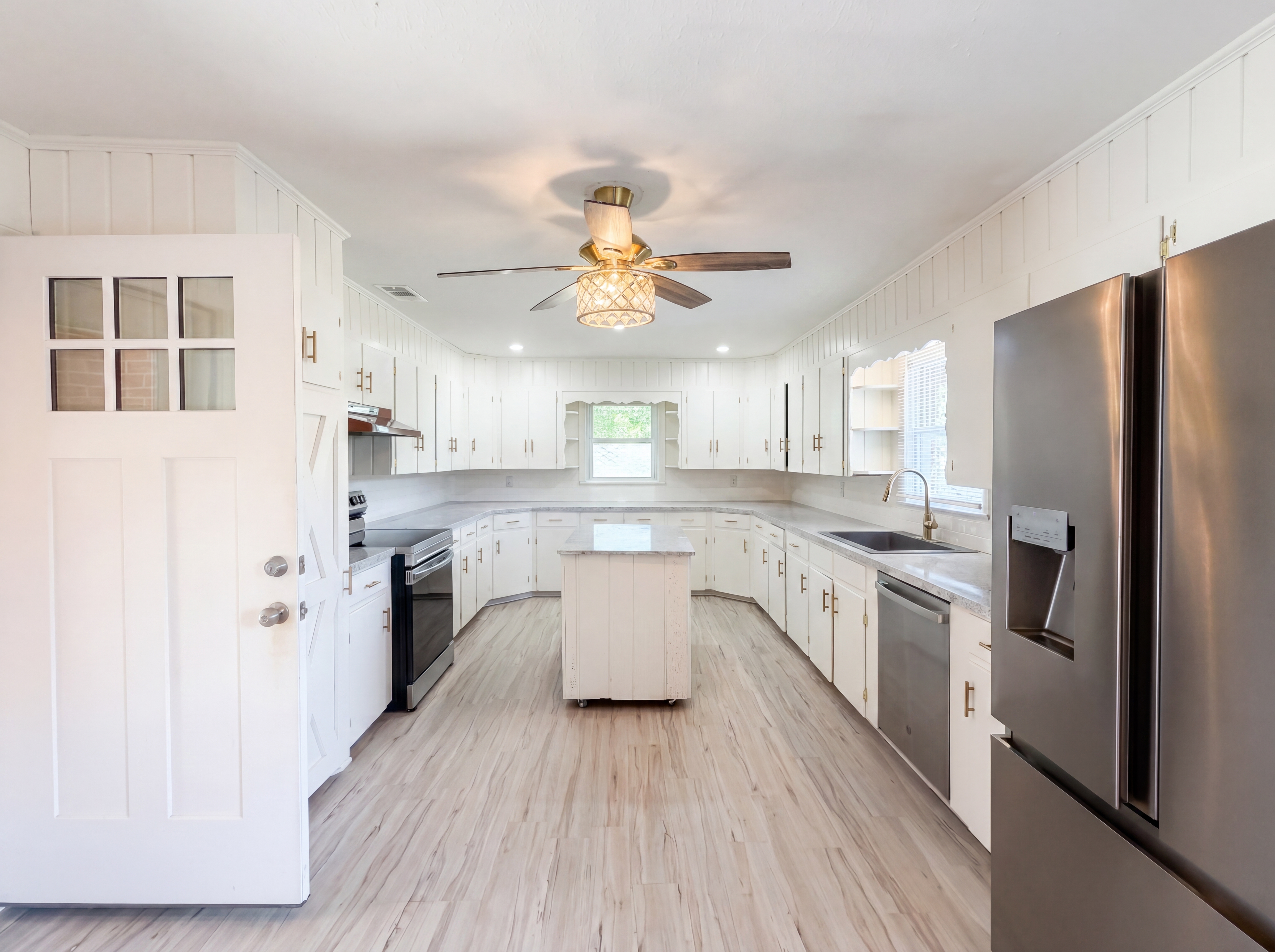 Photo 2 of 23 of 5305 Belews Creek Rd, Walkertown, NC