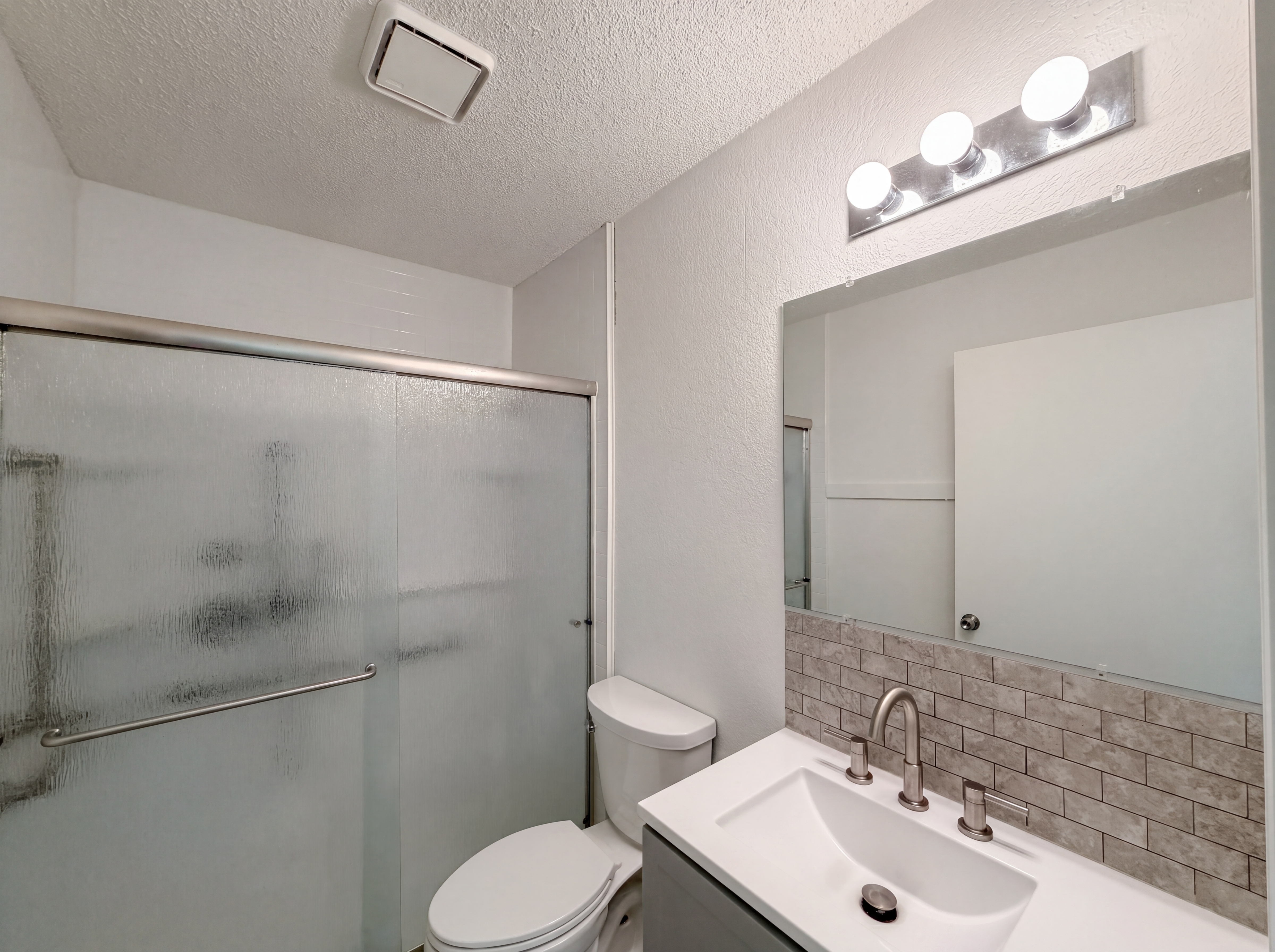 Photo 19 of 22 of 4700 Maryannes Meadow Dr, Fort Worth, TX