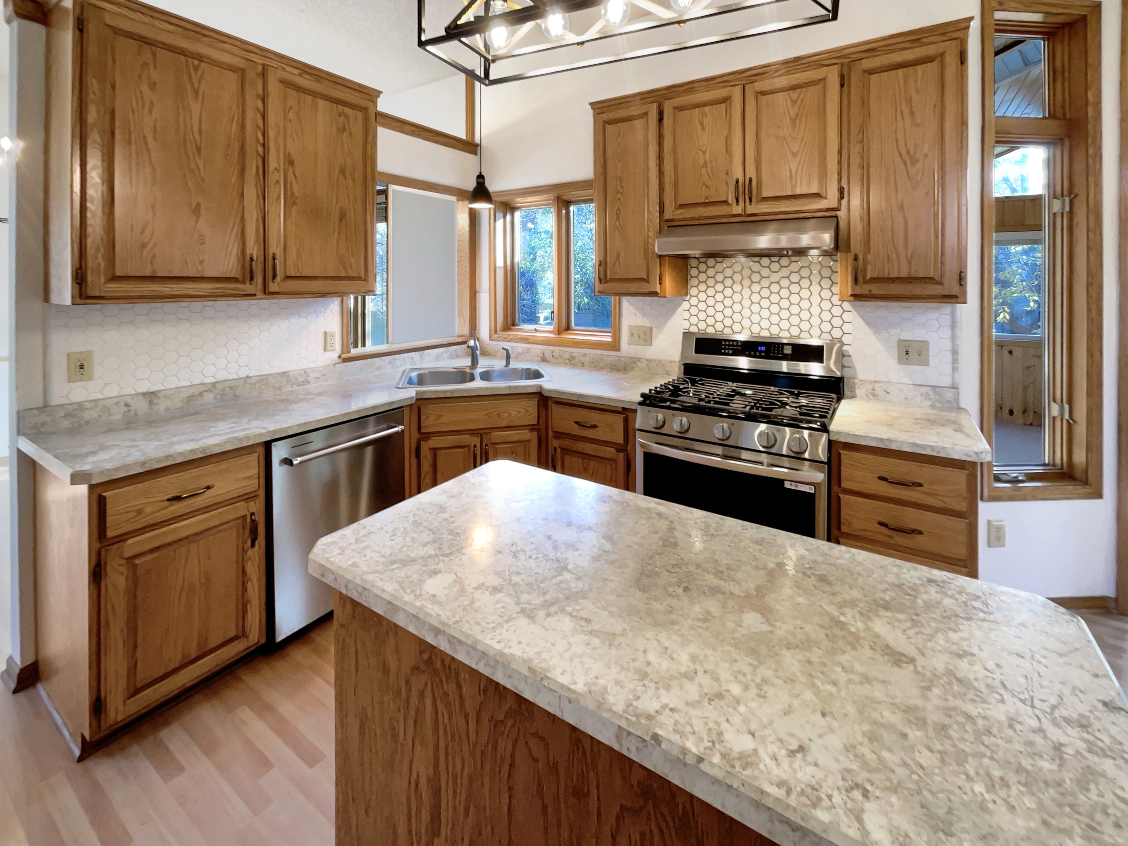 Photo 11 of 32 of 14835 39th Ave N, Plymouth, MN