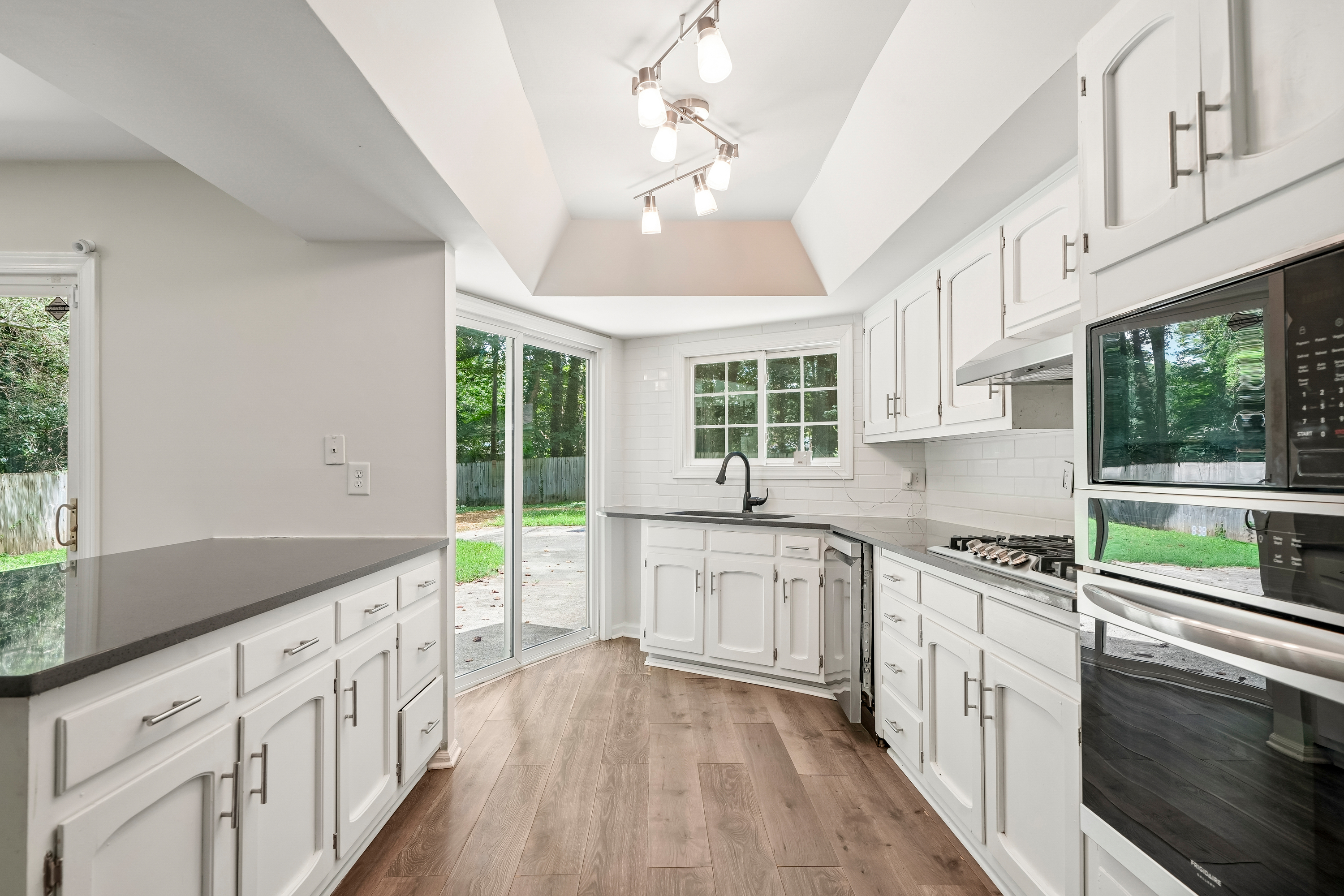 Photo 2 of 47 of 630 Benson Hurst Dr SW, Mableton, GA