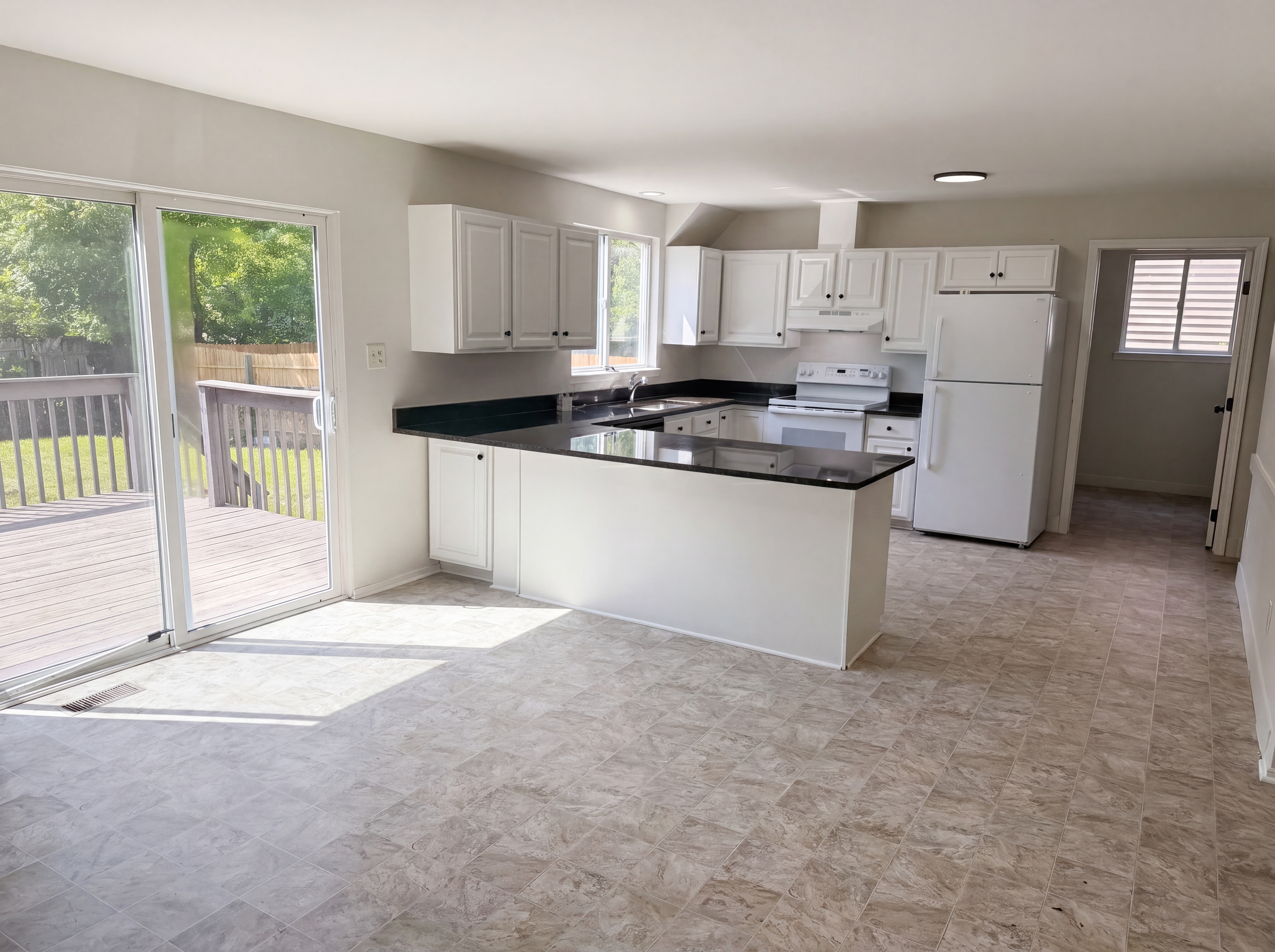 Photo 9 of 28 of 21425 Averhill St, Farmington Hills, MI