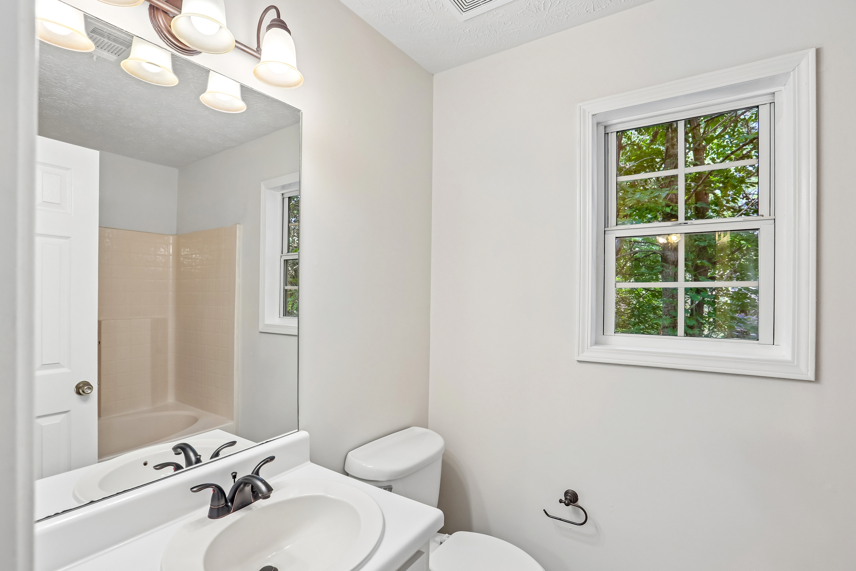 Photo 19 of 47 of 5511 Pond Mill Ct, Flowery Branch, GA