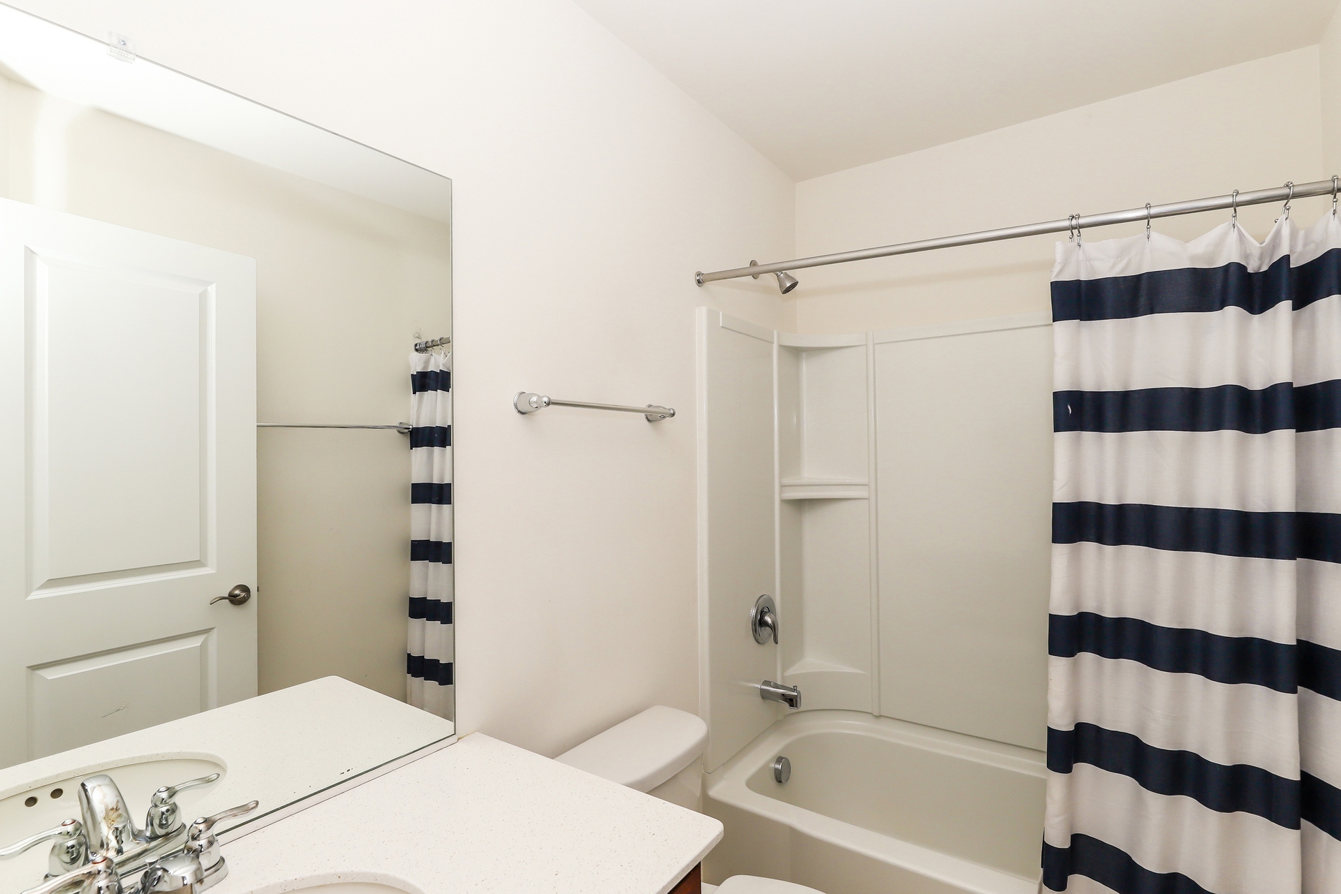 Photo 9 of 21 of 1437 Crimson Ln, Yorkville, IL