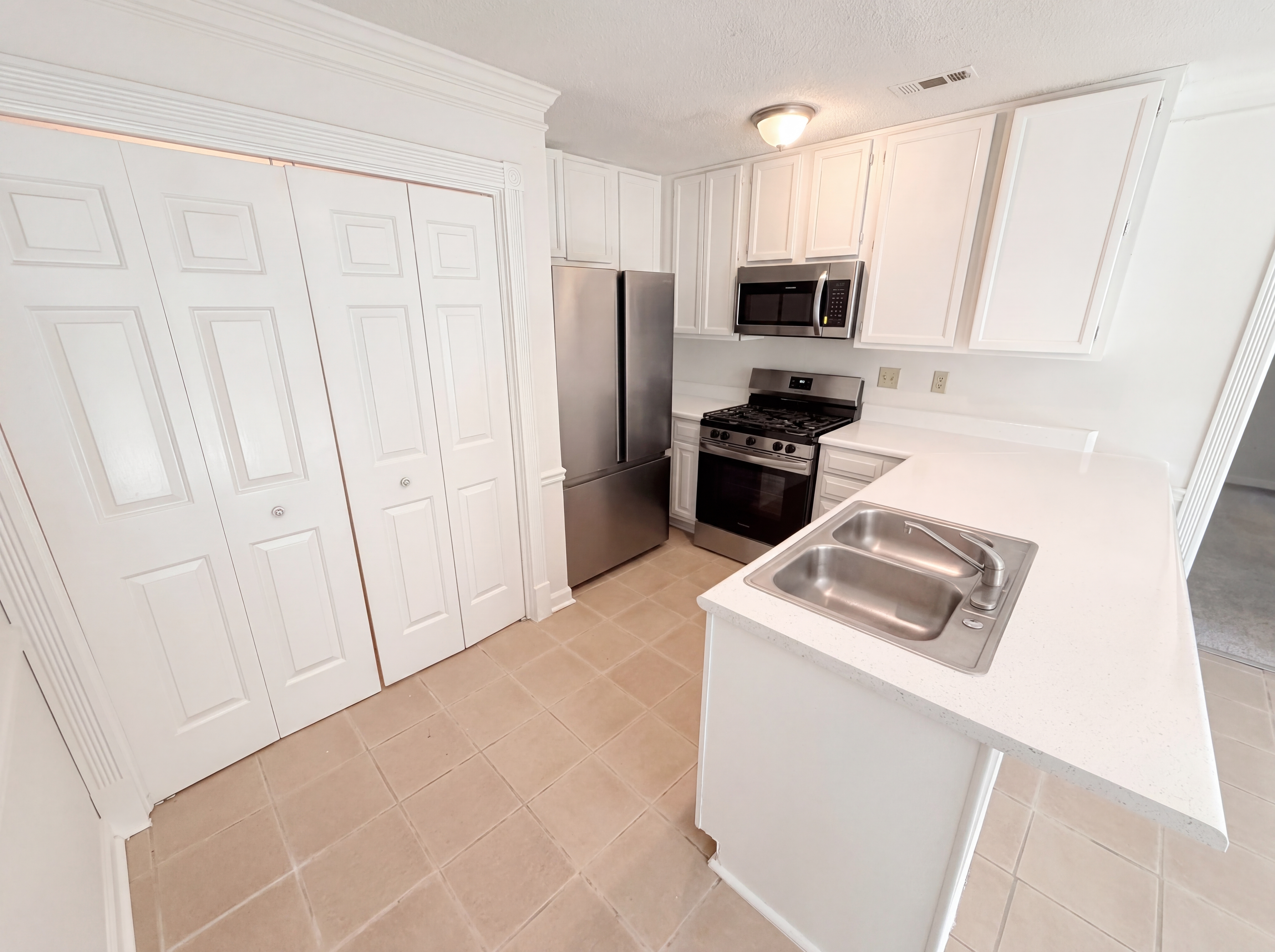 Photo 9 of 26 of 1150 Magnolia Way SE, Smyrna, GA
