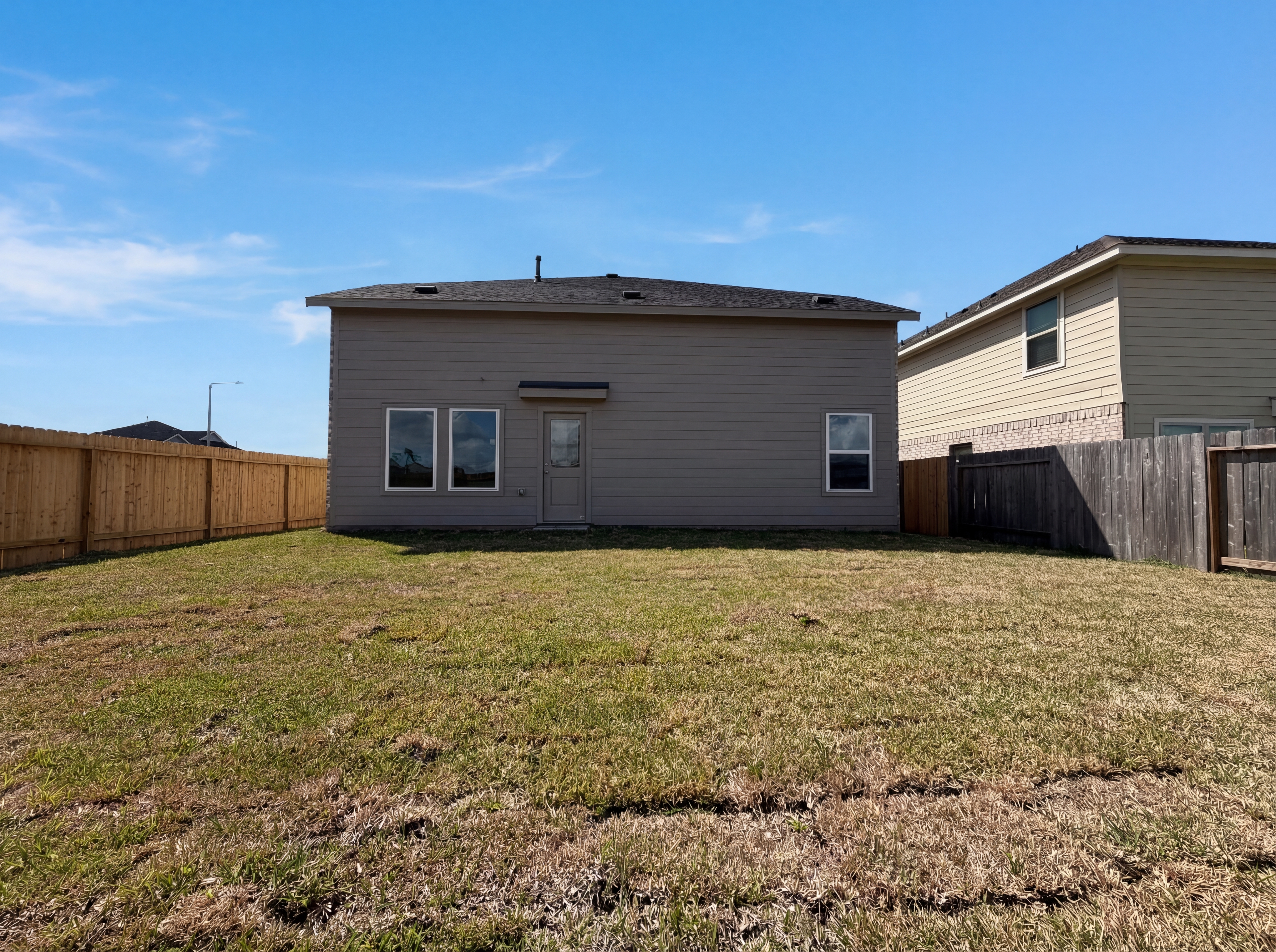 Photo 5 of 19 of 200 Bennett St, Angleton, TX