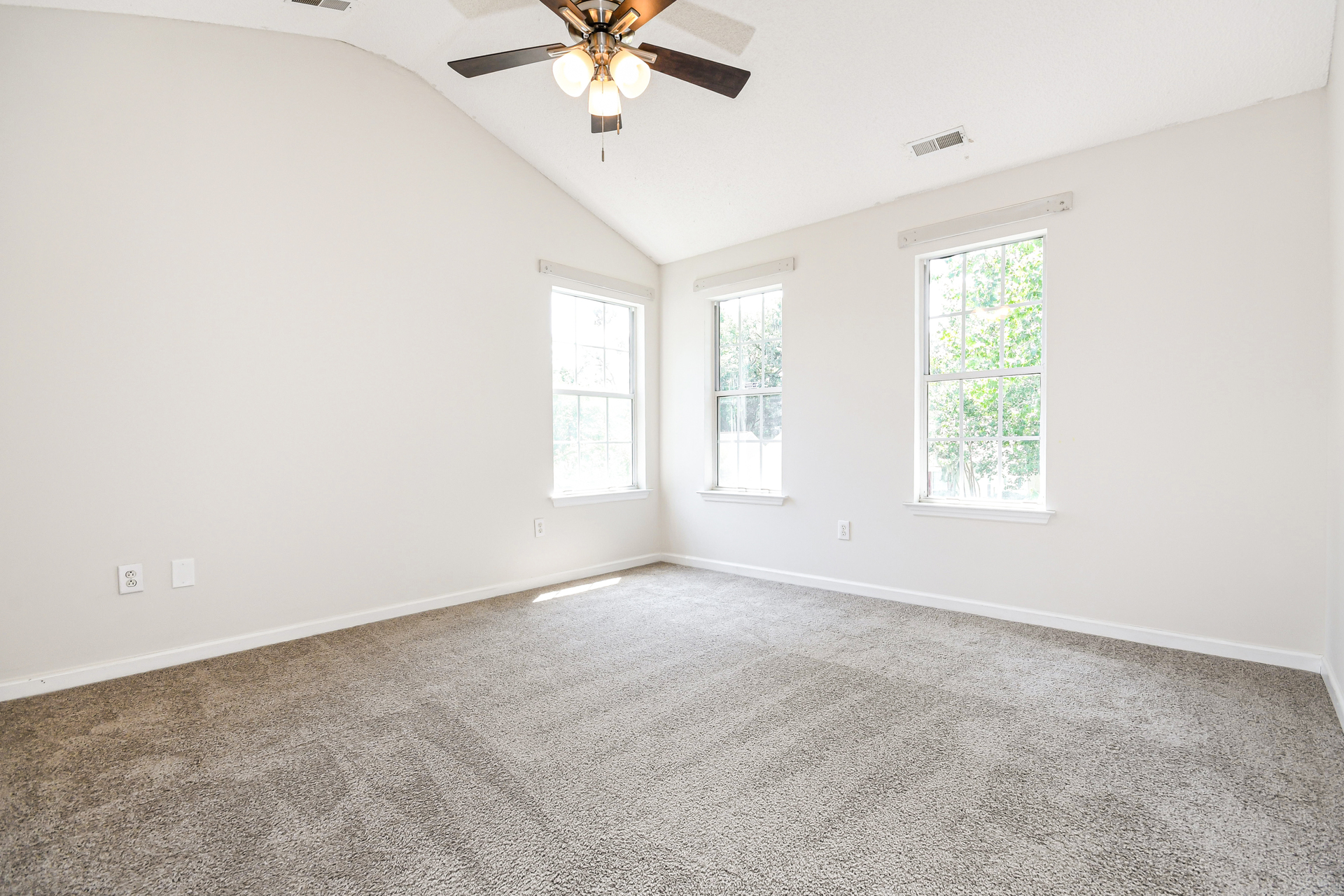 Photo 8 of 21 of 8612 Coppergrove Dr, North Charleston, SC