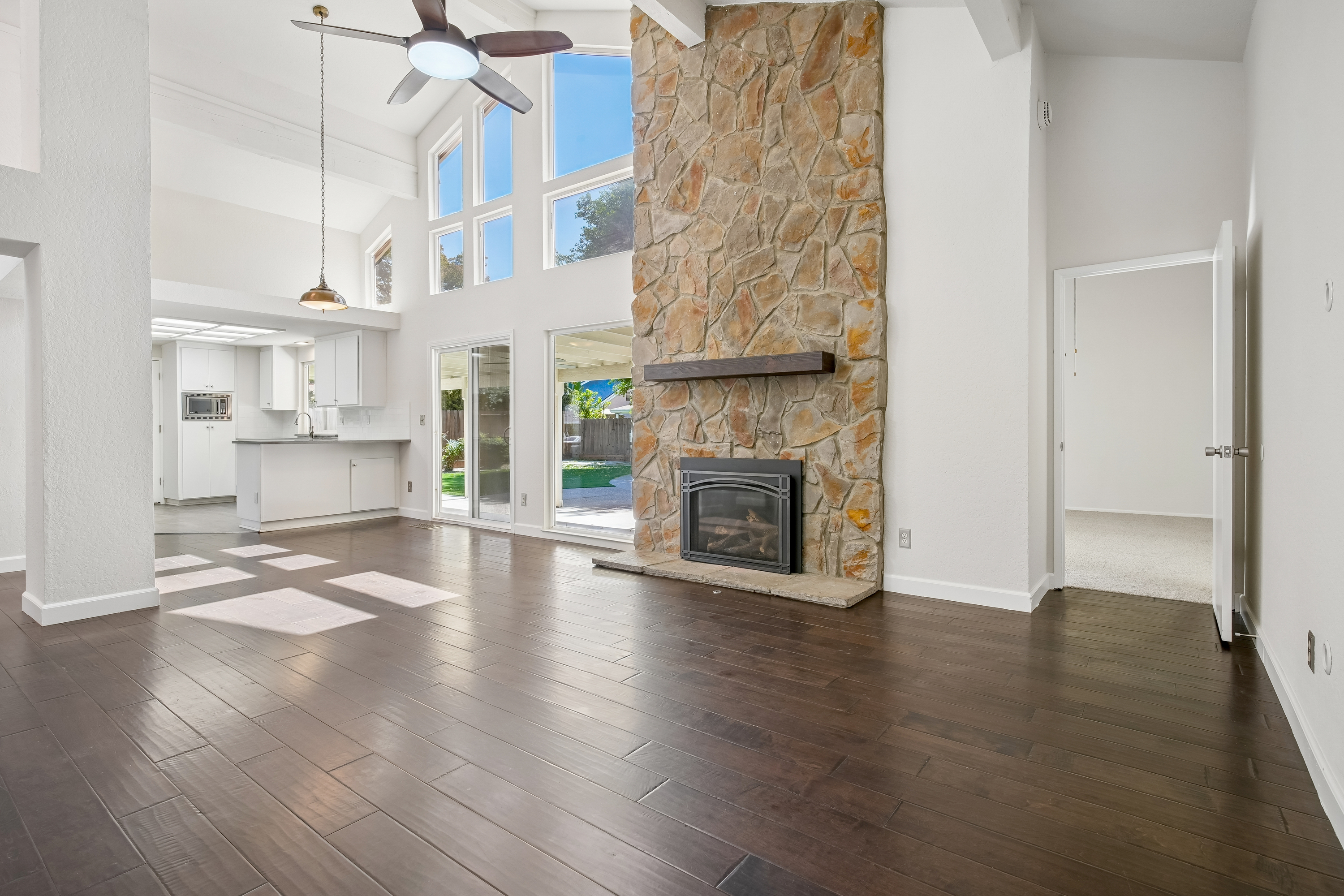 Photo 14 of 31 of 2100 Sandpoint Dr, Modesto, CA