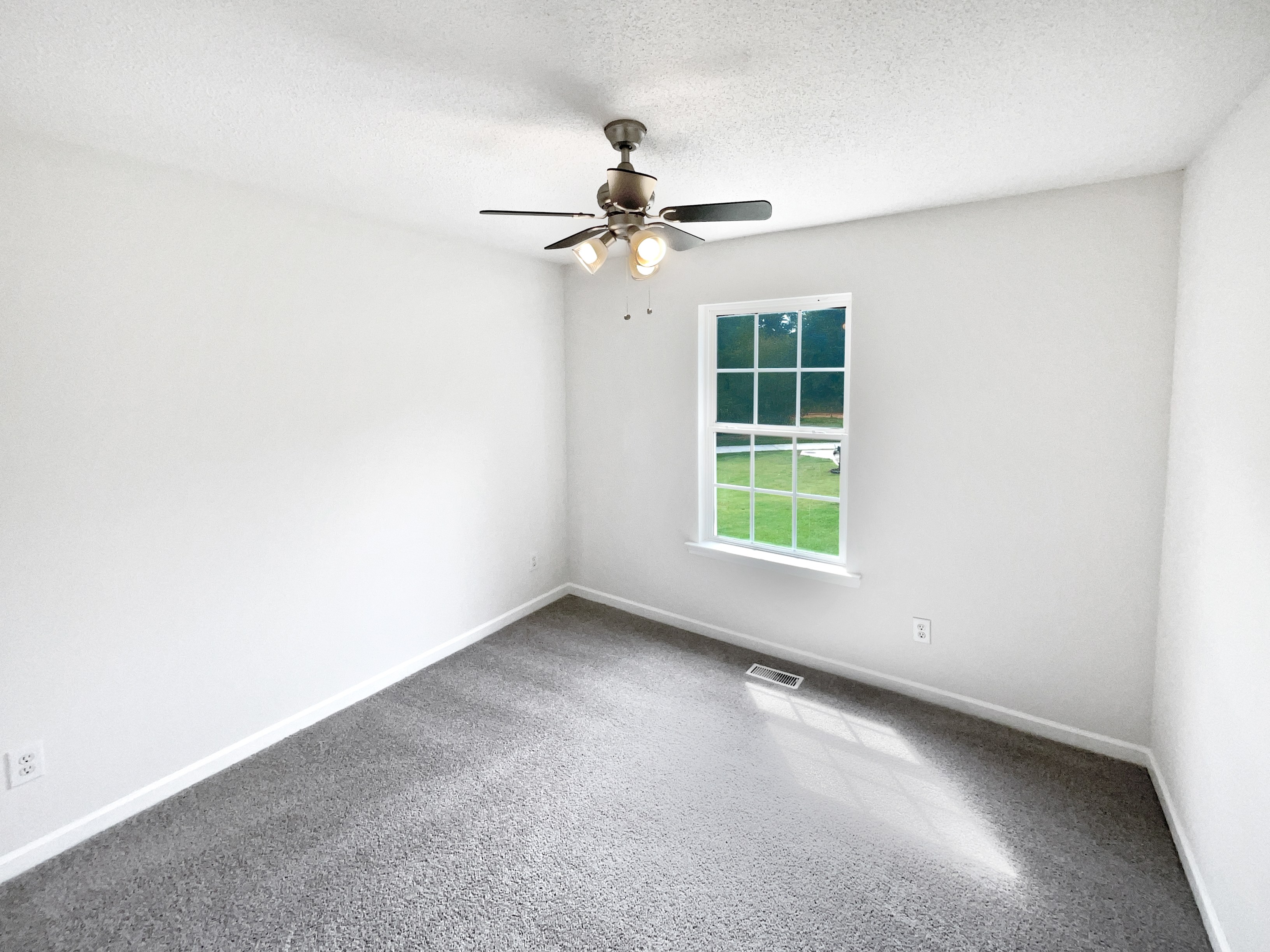Photo 5 of 25 of 10 Jasmine Ln SW, Euharlee, GA