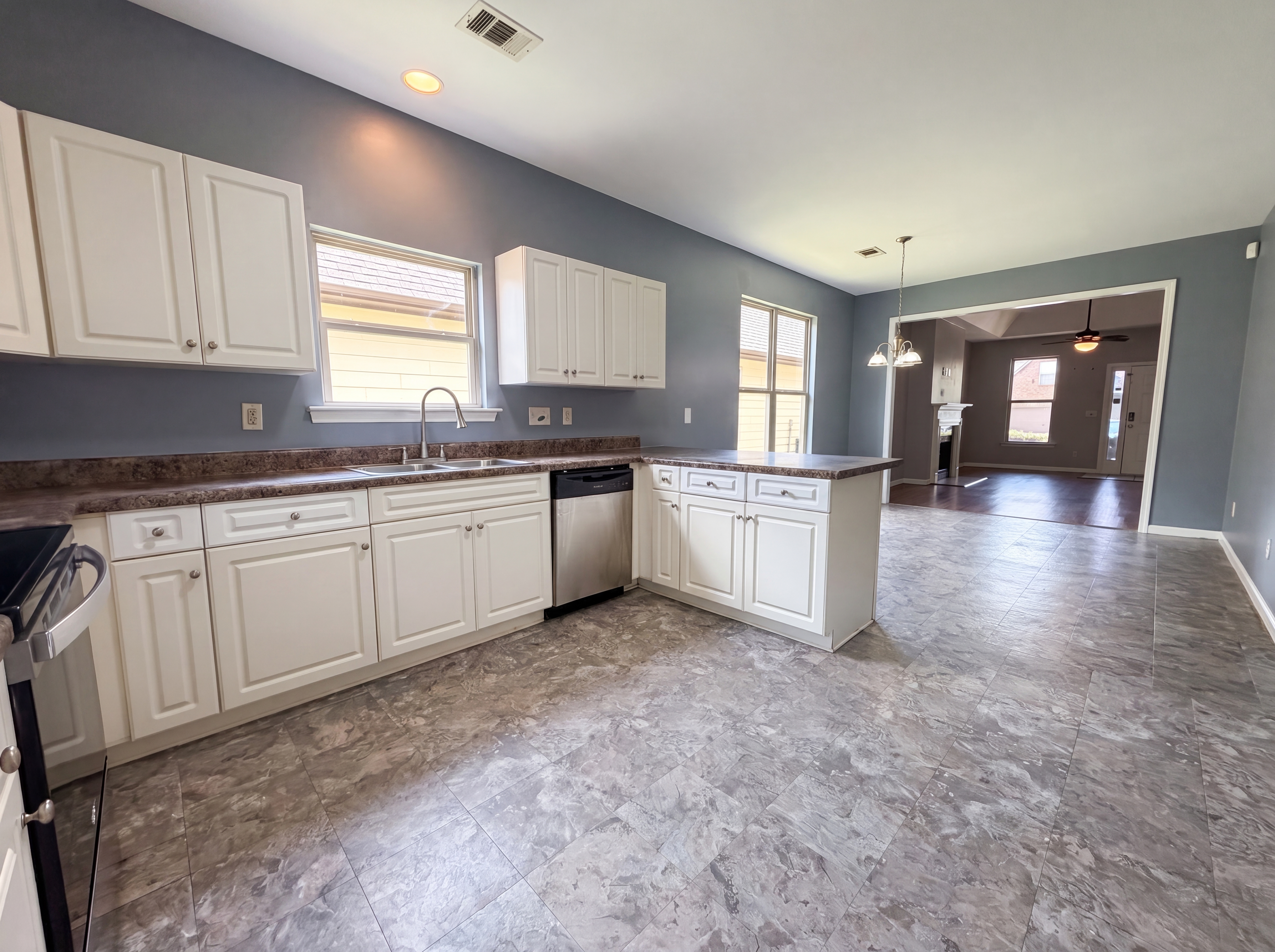 Photo 7 of 19 of 1124 Washington Dr, Moody, AL