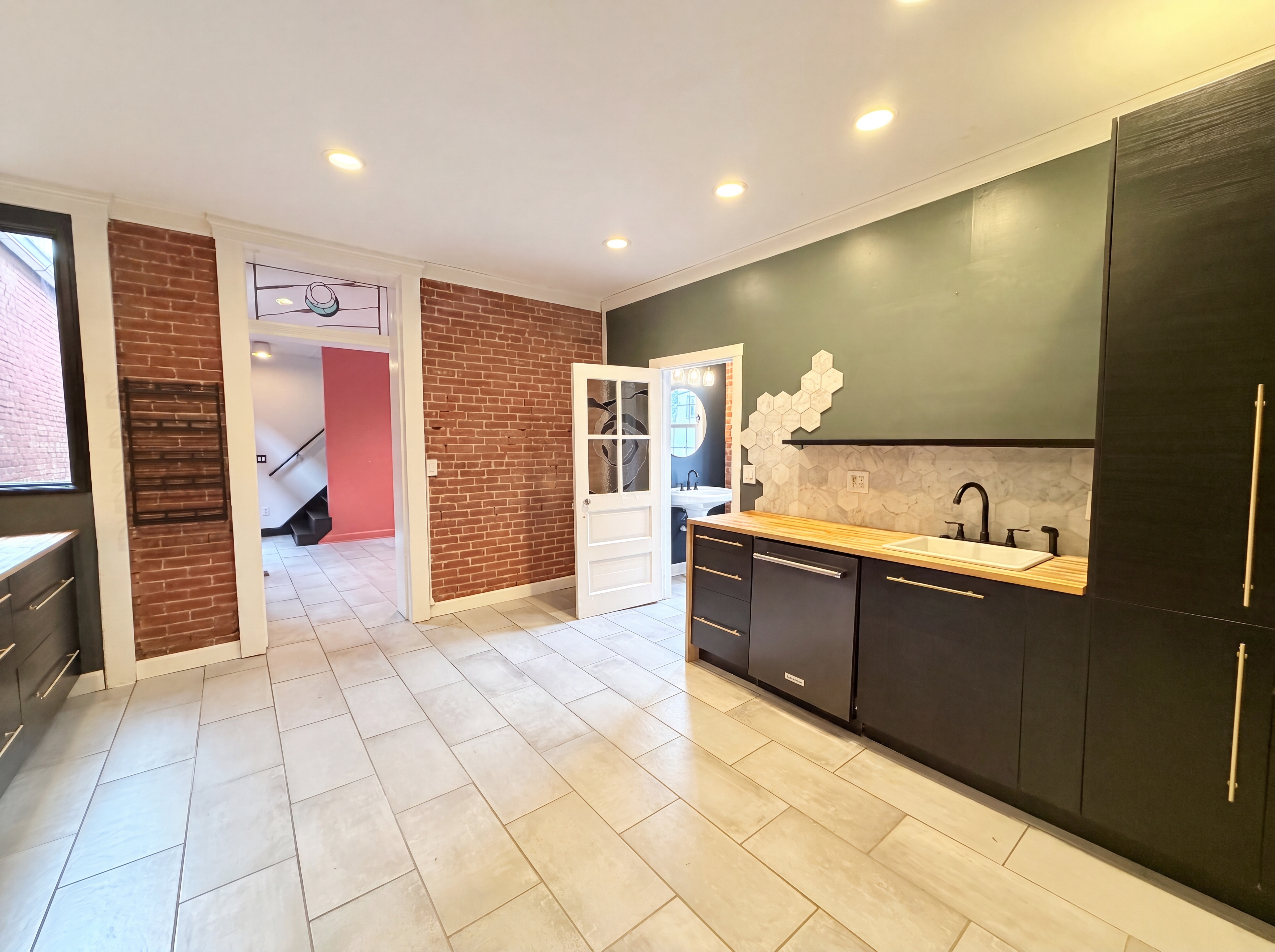 Photo 8 of 27 of 1011 Rogers St, Louisville, KY