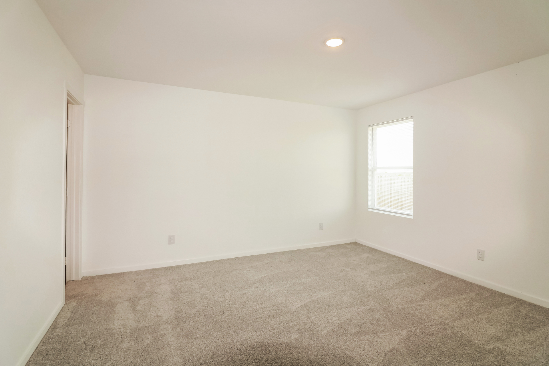 Photo 4 of 27 of 109 Meadowbrook Dr, Odem, TX
