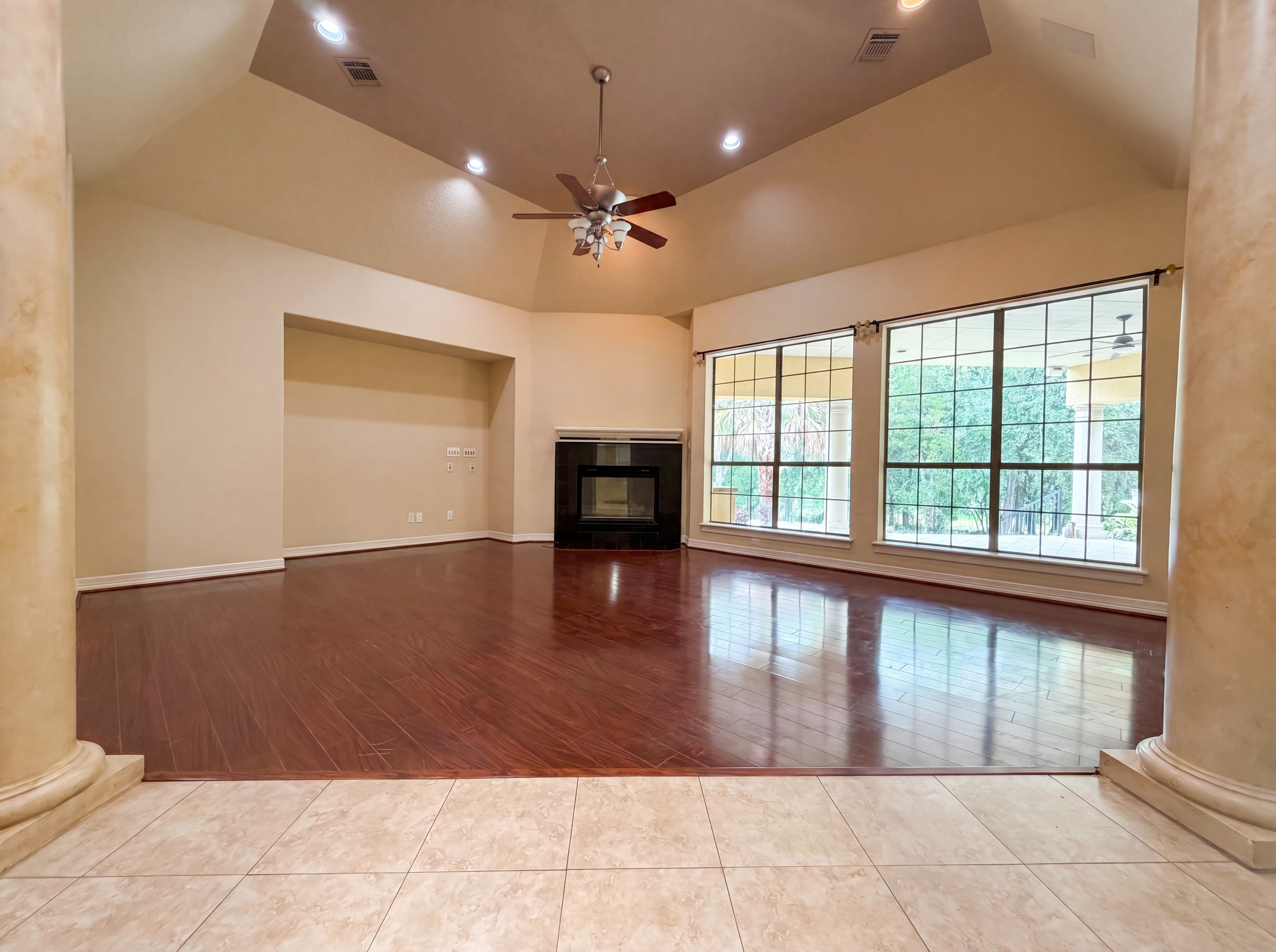 Photo 3 of 23 of 20646 Wahl Ln, San Antonio, TX