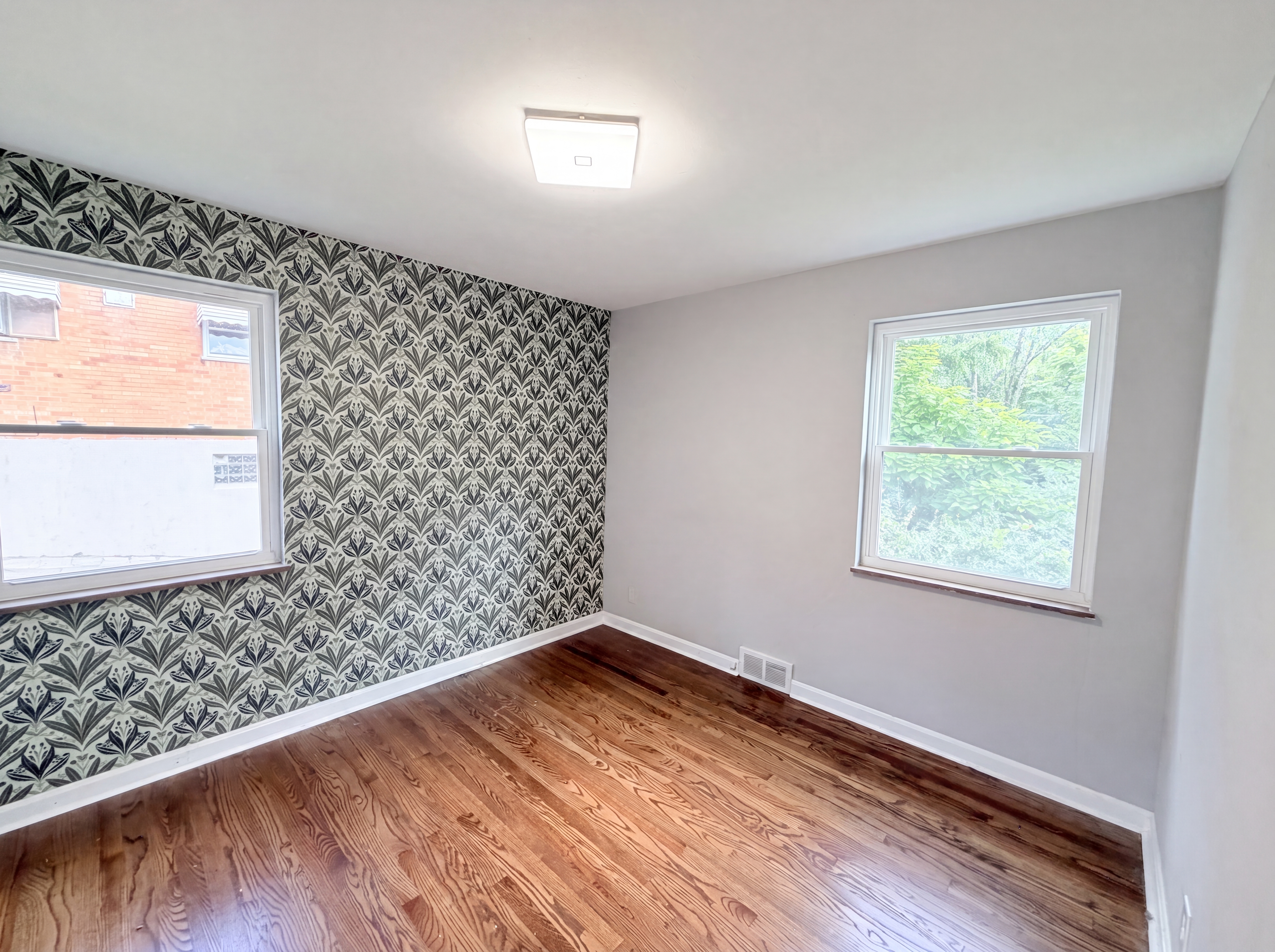 Photo 4 of 25 of 577 Lowell Ave, Cincinnati, OH