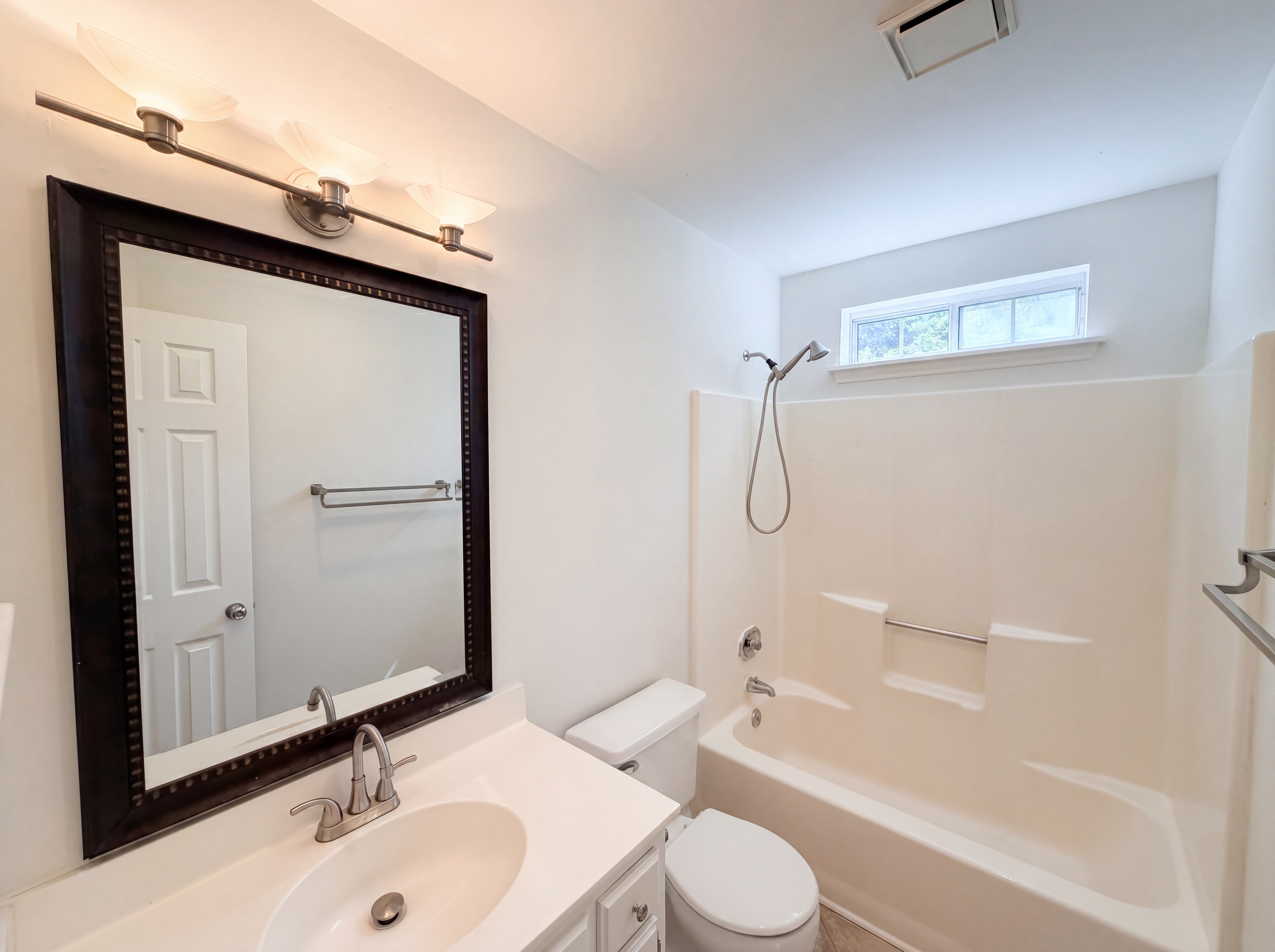 Photo 14 of 19 of 13622 Tynecastle Ln, Matthews, NC
