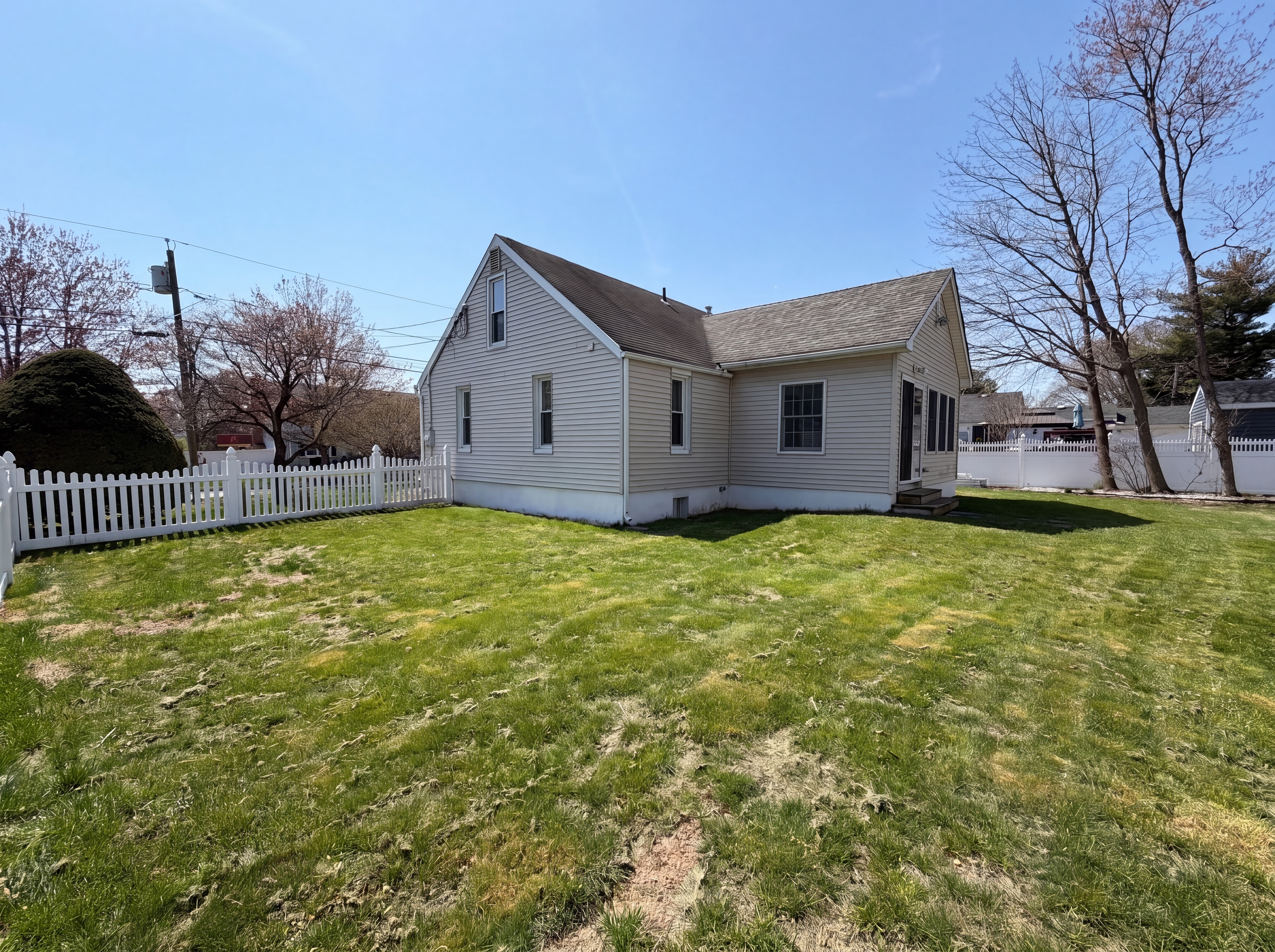 Photo 13 of 26 of 1760 Cedarwood Dr, Piscataway, NJ
