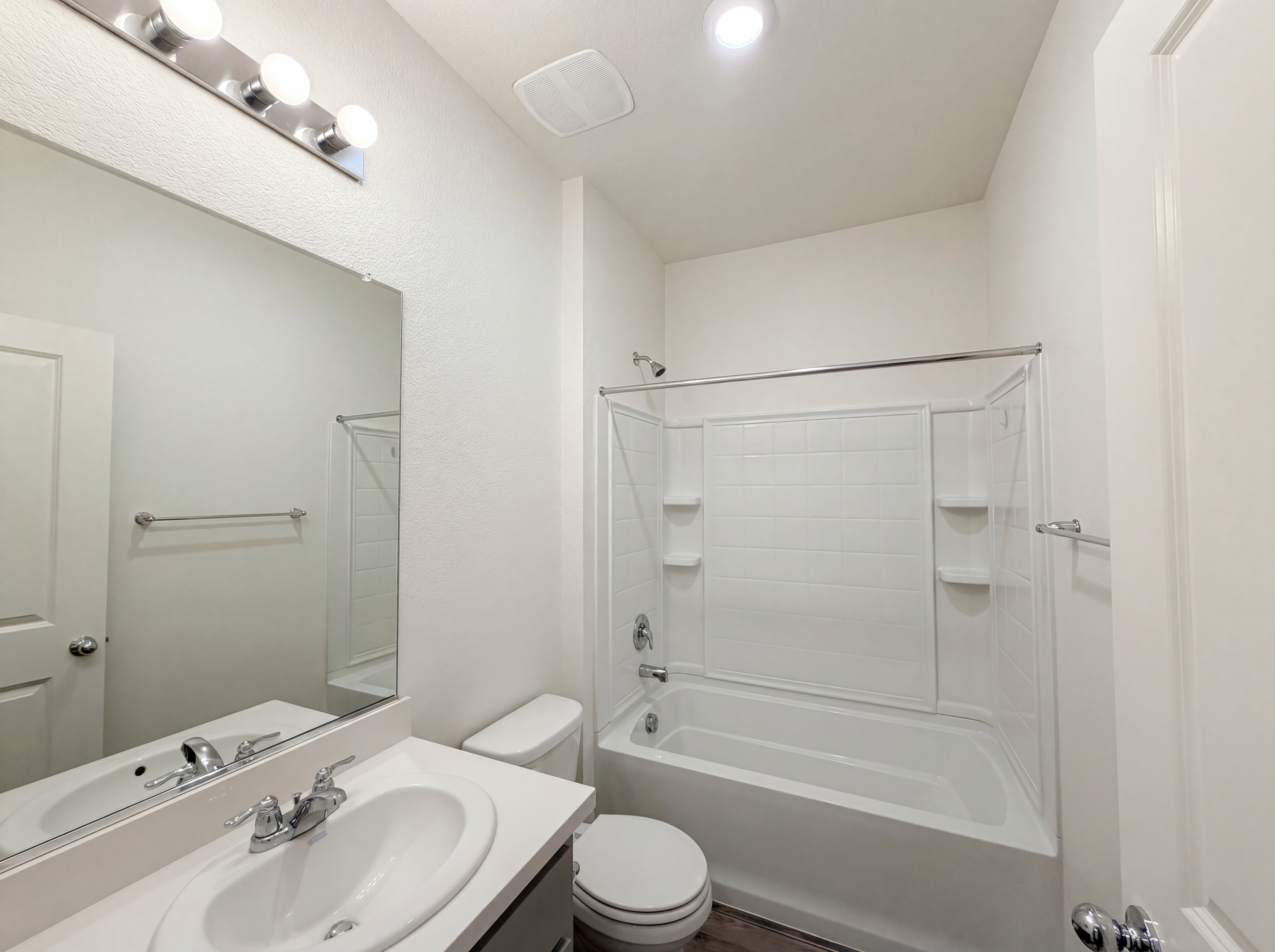 Photo 12 of 31 of 15385 Trolley St, Lathrop, CA