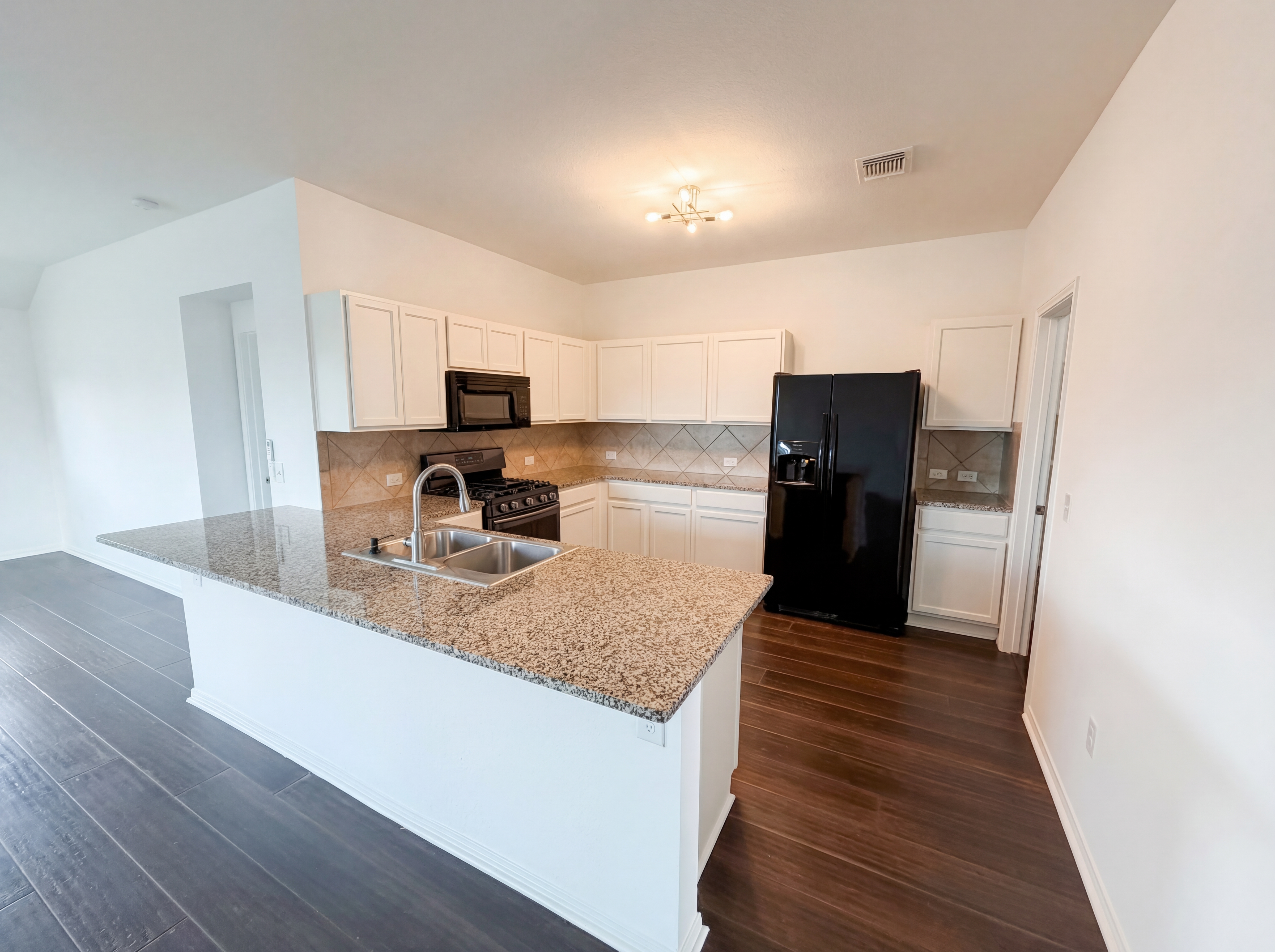 Photo 16 of 23 of 201 Camellia Dr, Hutto, TX