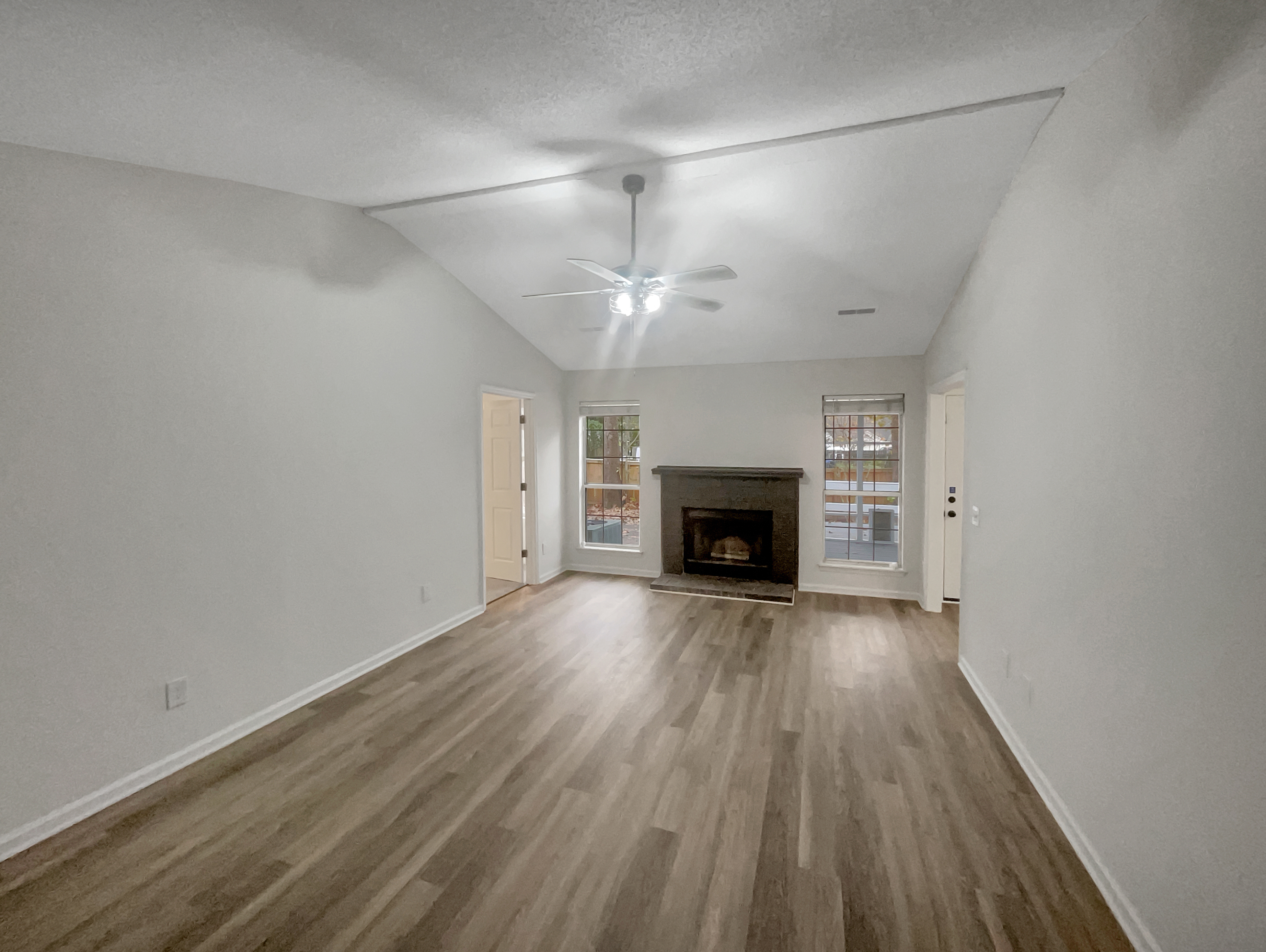Photo 3 of 15 of 105 Nottingham Ct, Summerville, SC