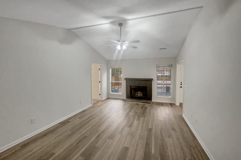 Property photo 3 of 105 Nottingham Ct