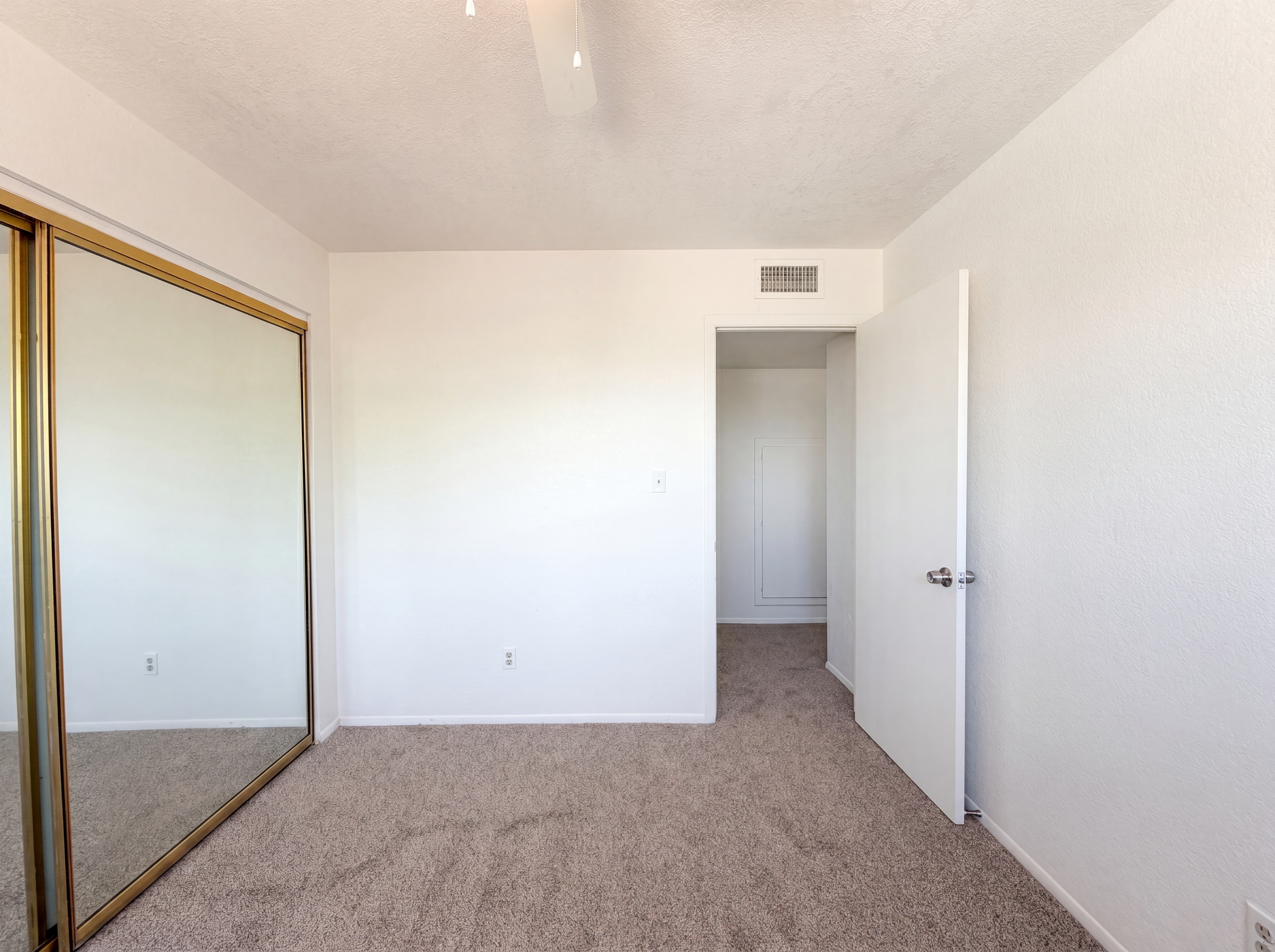Photo 16 of 26 of 4260 E Vineyard Rd, Phoenix, AZ
