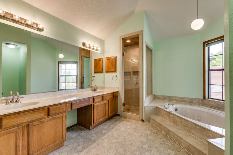 Photo 17 of 26 - 935 Boxwood Dr, Lewisville, TX 75067