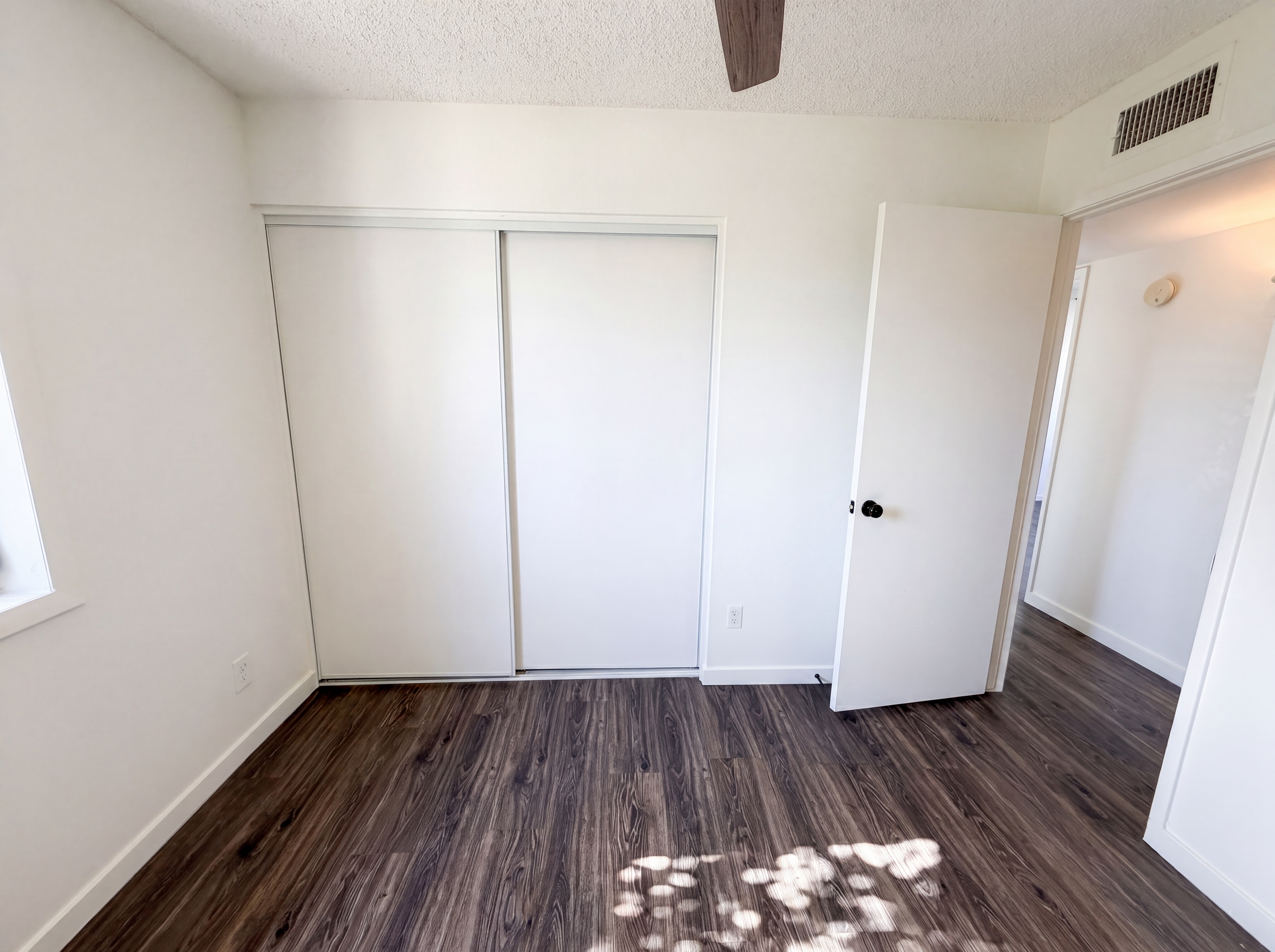 Photo 8 of 21 of 12028 N 41st Dr, Phoenix, AZ