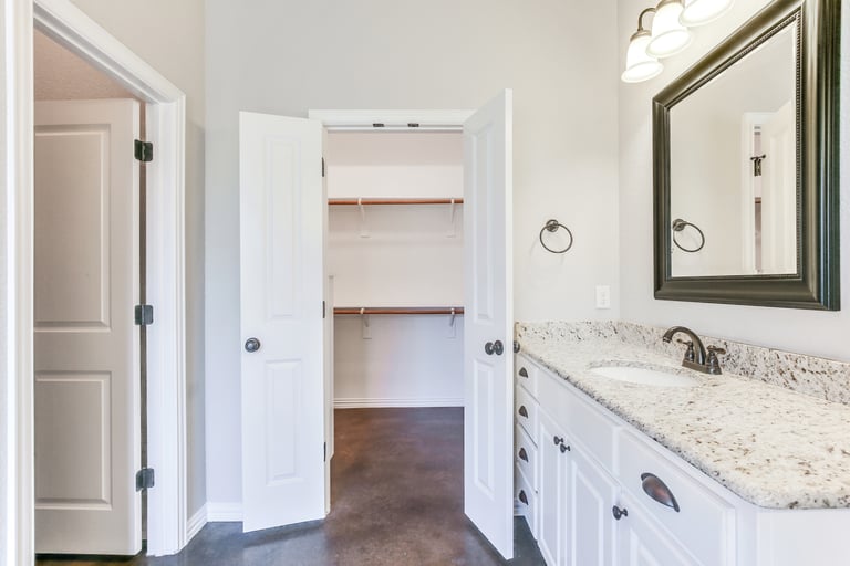 Photo 17 of 25 - 5655 Gebron Ct, Fort Worth, TX 76126