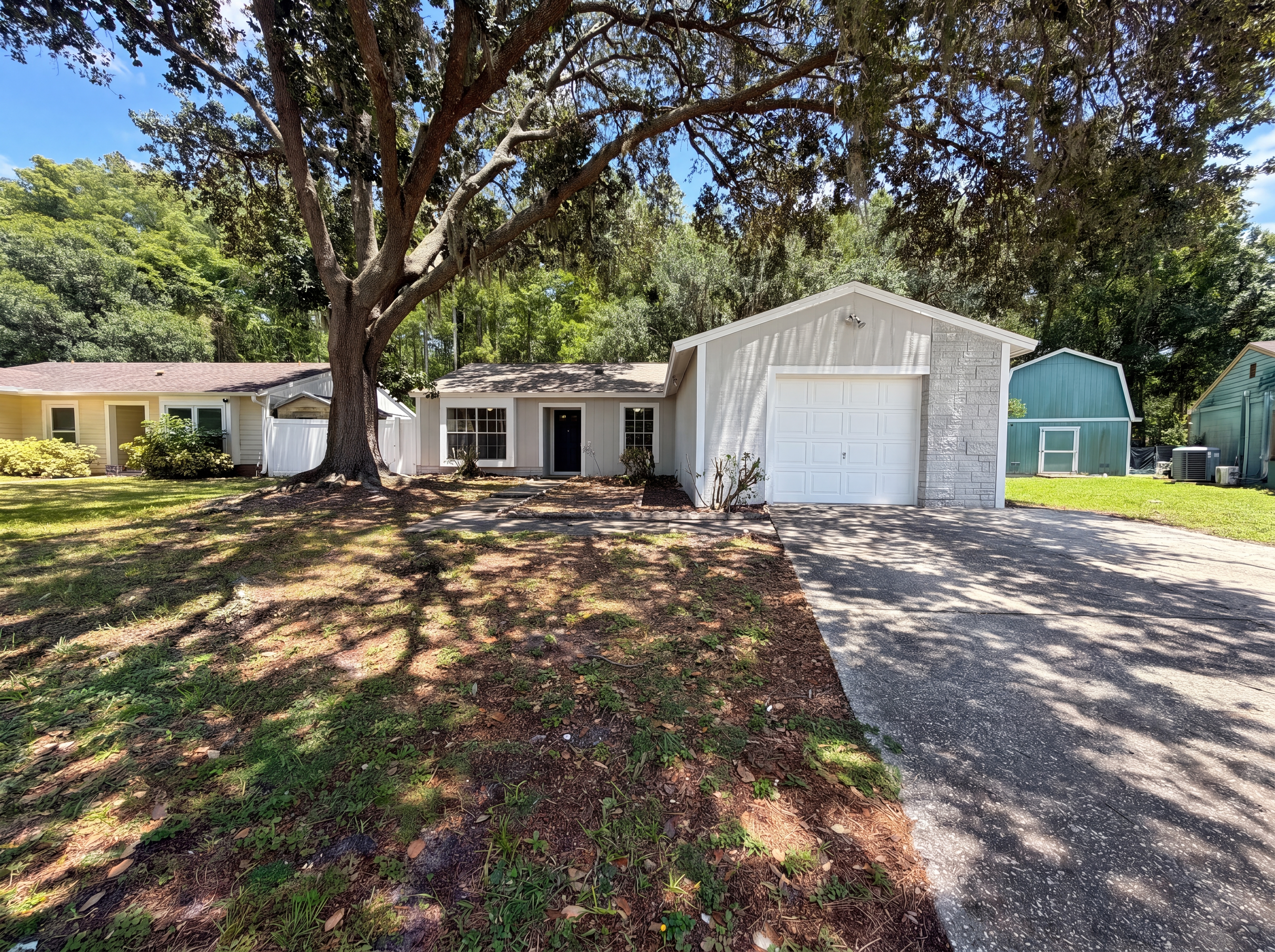 Photo 21 of 27 of 5720 Kneeland Ln, Tampa, FL