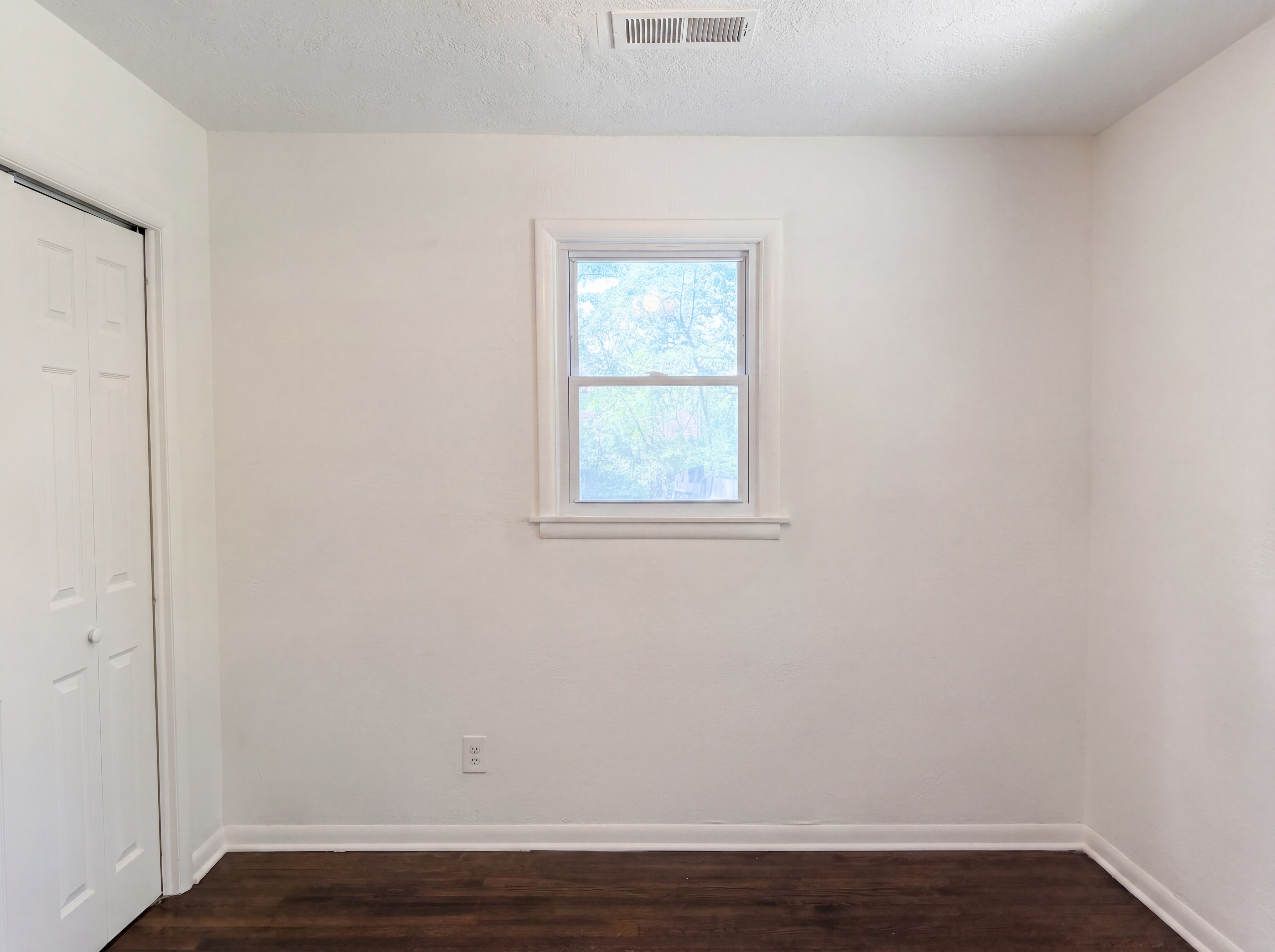 Photo 8 of 16 of 1825 NE Bren Mar Rd, Lees Summit, MO