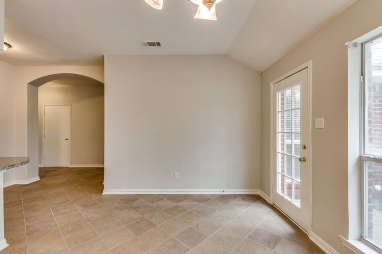 Photo 10 of 27 - 564 Dylan Ct, Azle, TX 76020