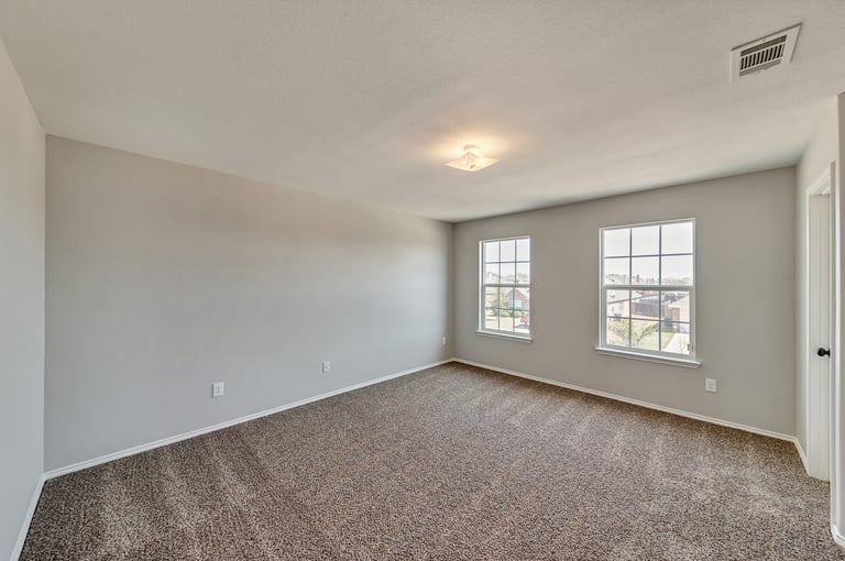 Photo 26 of 37 - 941 John Kennedy Dr, Saginaw, TX 76179