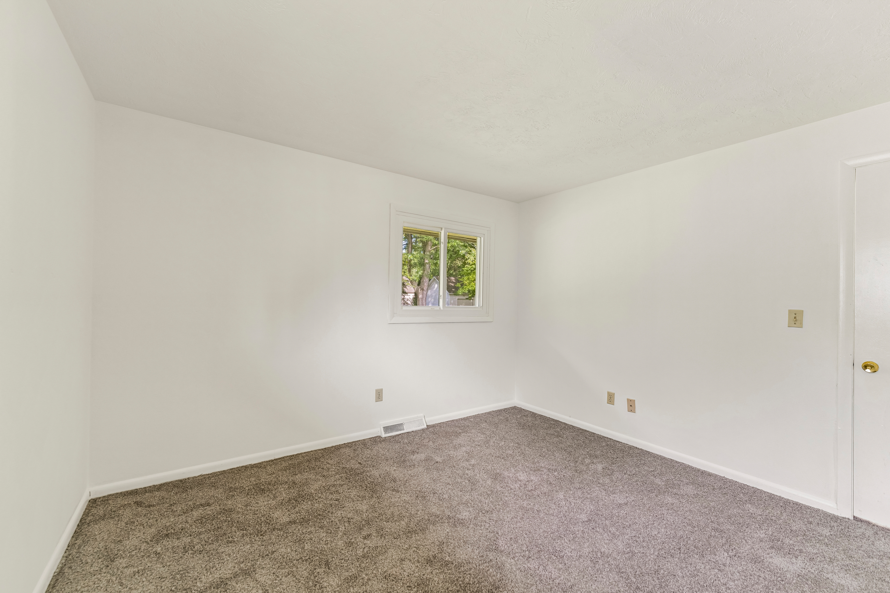 Photo 17 of 40 of 460 Long St, Amherst, OH