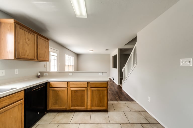 Photo 10 of 31 - 9729 Parkmere Dr, Fort Worth, TX 76108