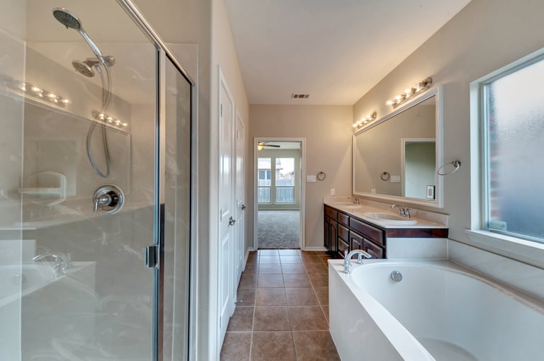 Photo 18 of 27 - 11121 Hawks Landing Rd, Haslet, TX 76052
