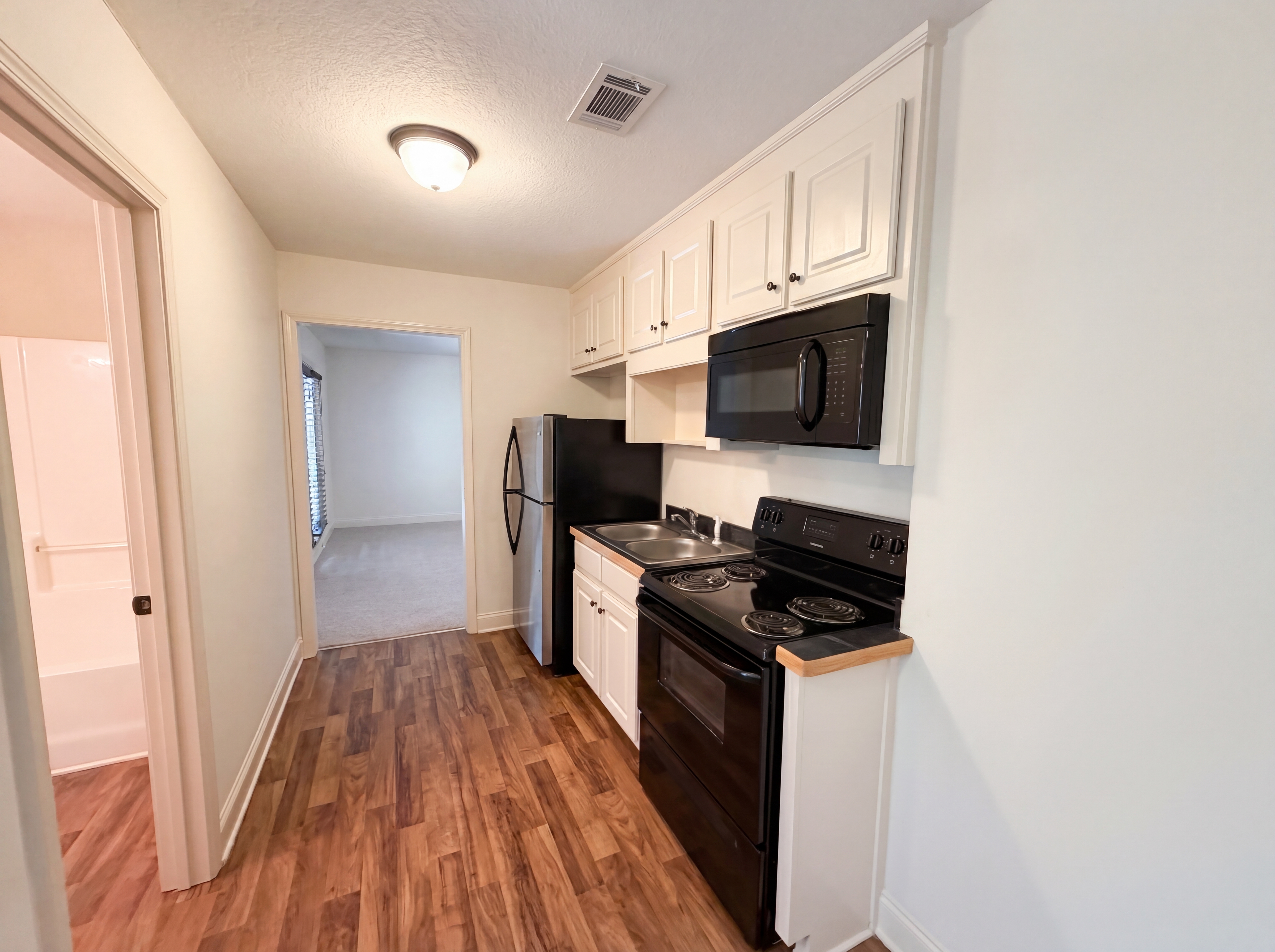 Photo 12 of 28 of 2721 Berkshire Dr, Winder, GA