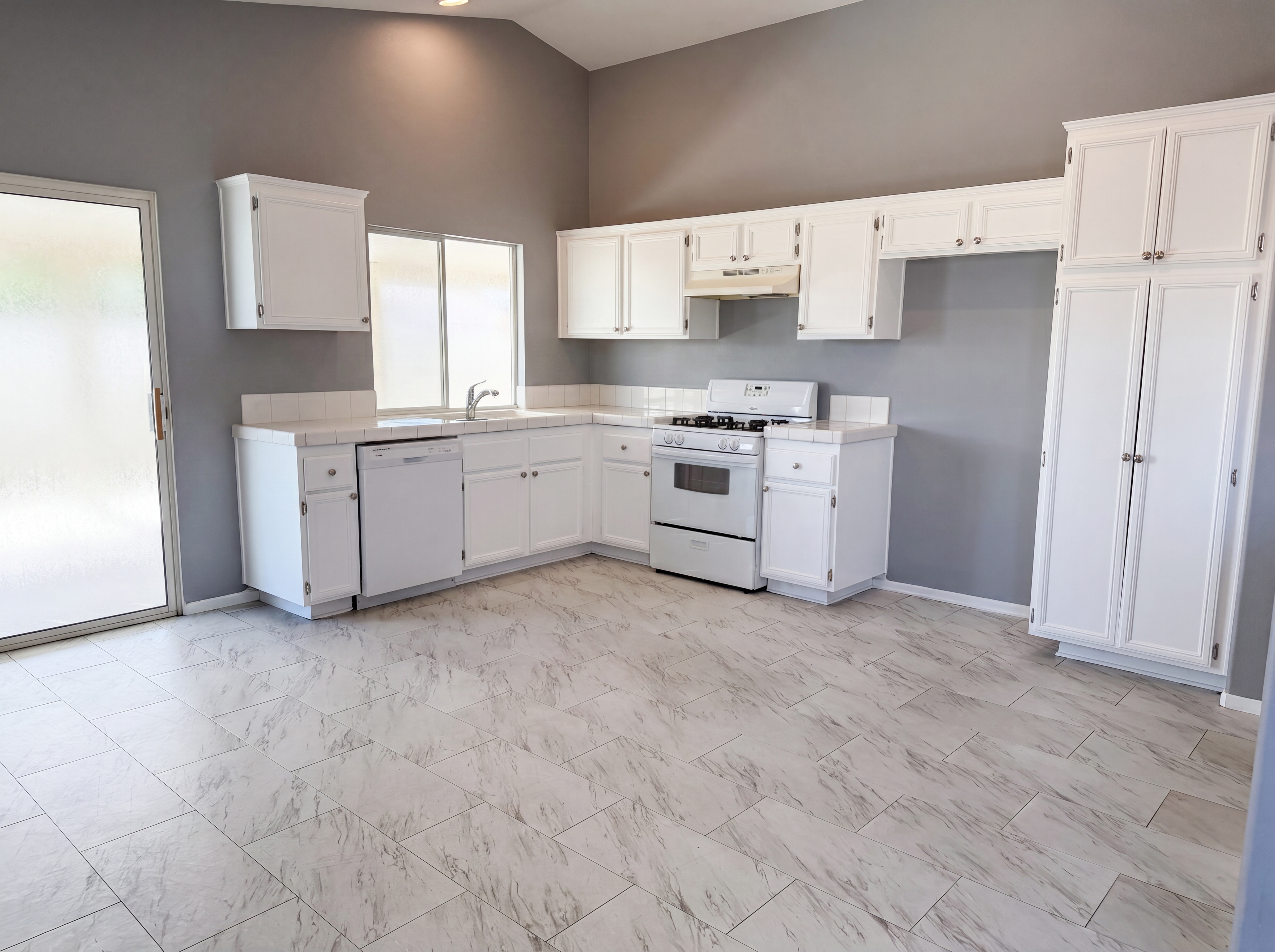 Photo 2 of 18 of 13577 Monterey Way, Victorville, CA