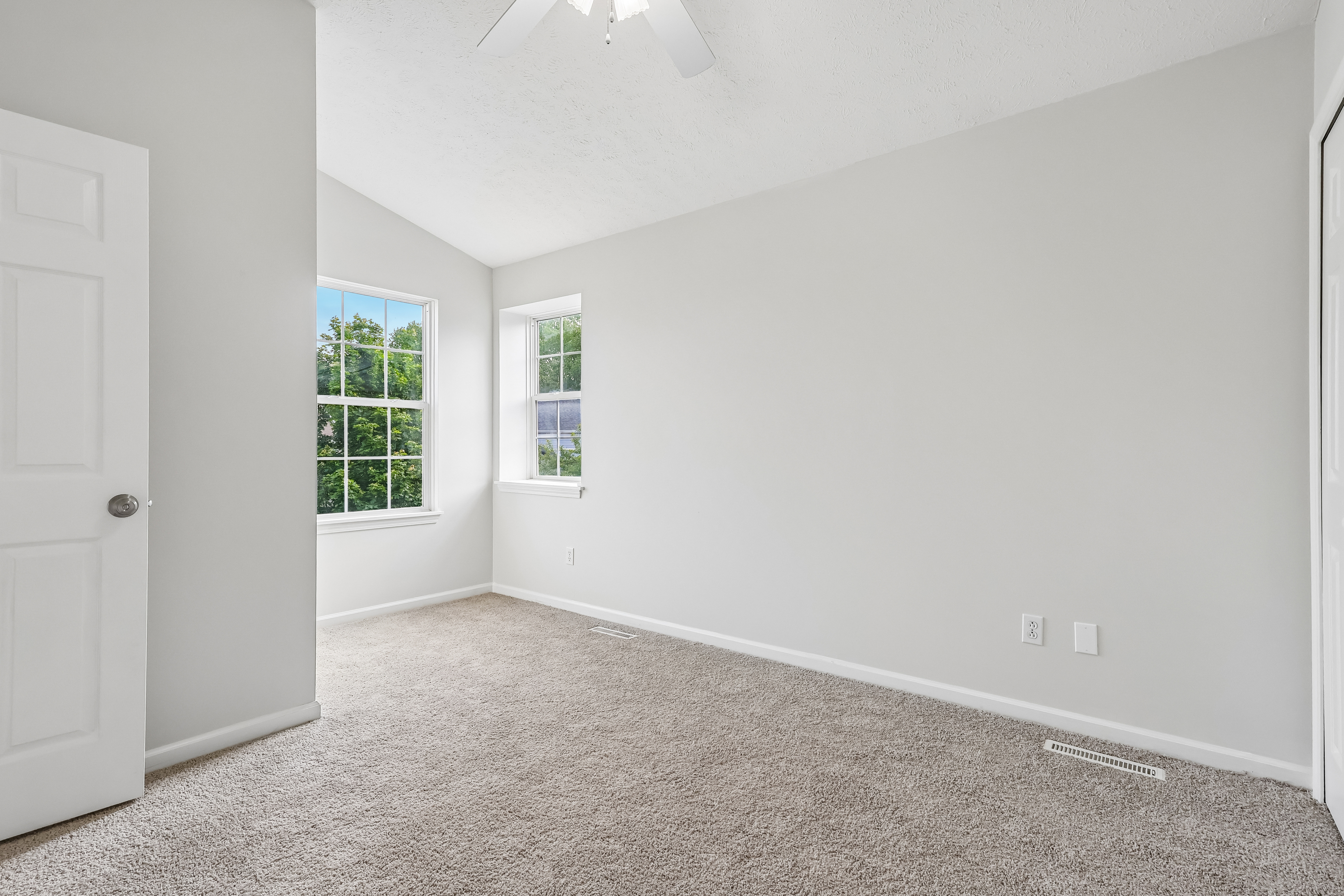 Photo 11 of 27 of 1352 Meadow Run, Copley, OH