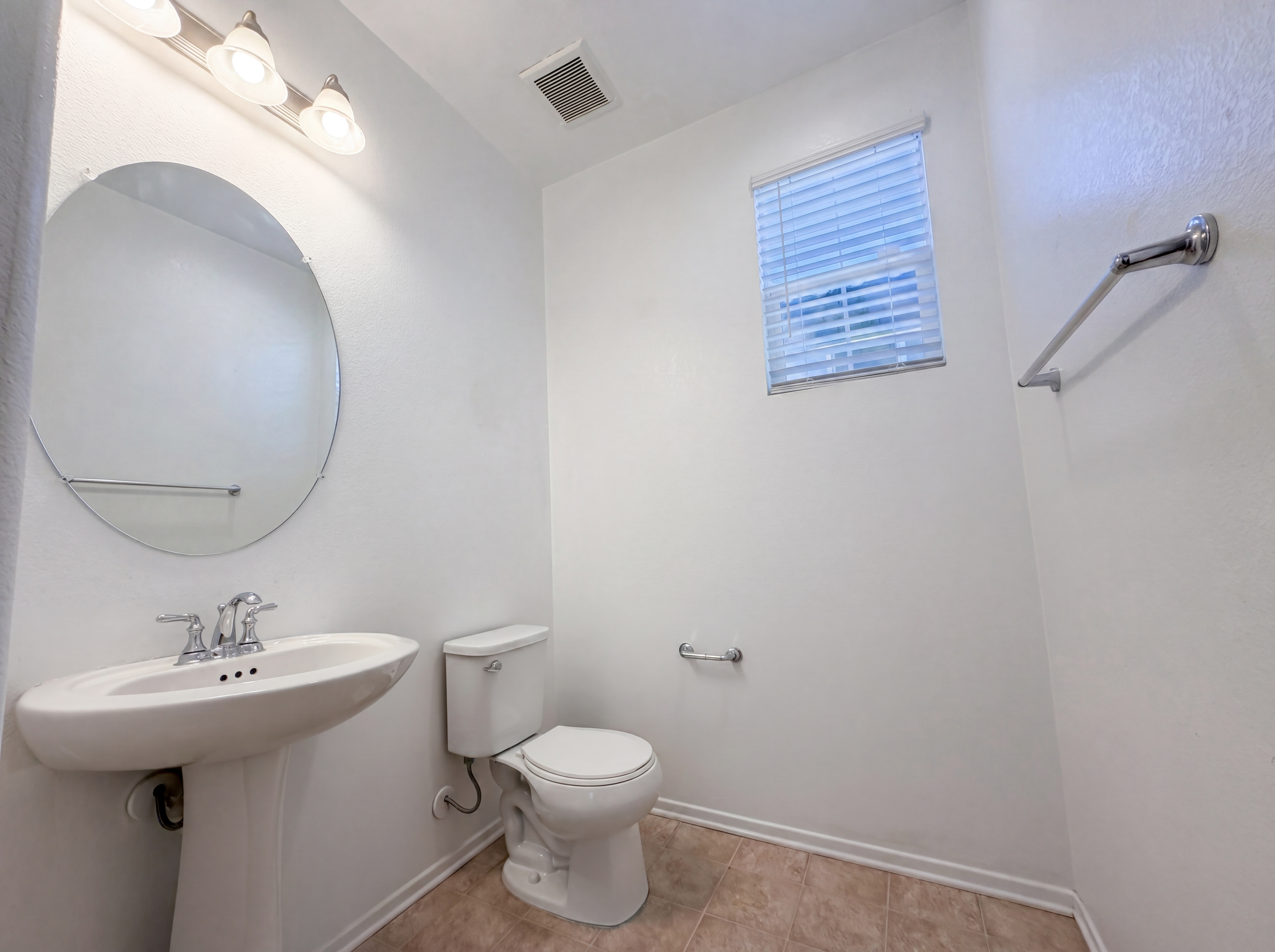 Photo 22 of 34 of 15110 Paseo Verde Pl, Victorville, CA