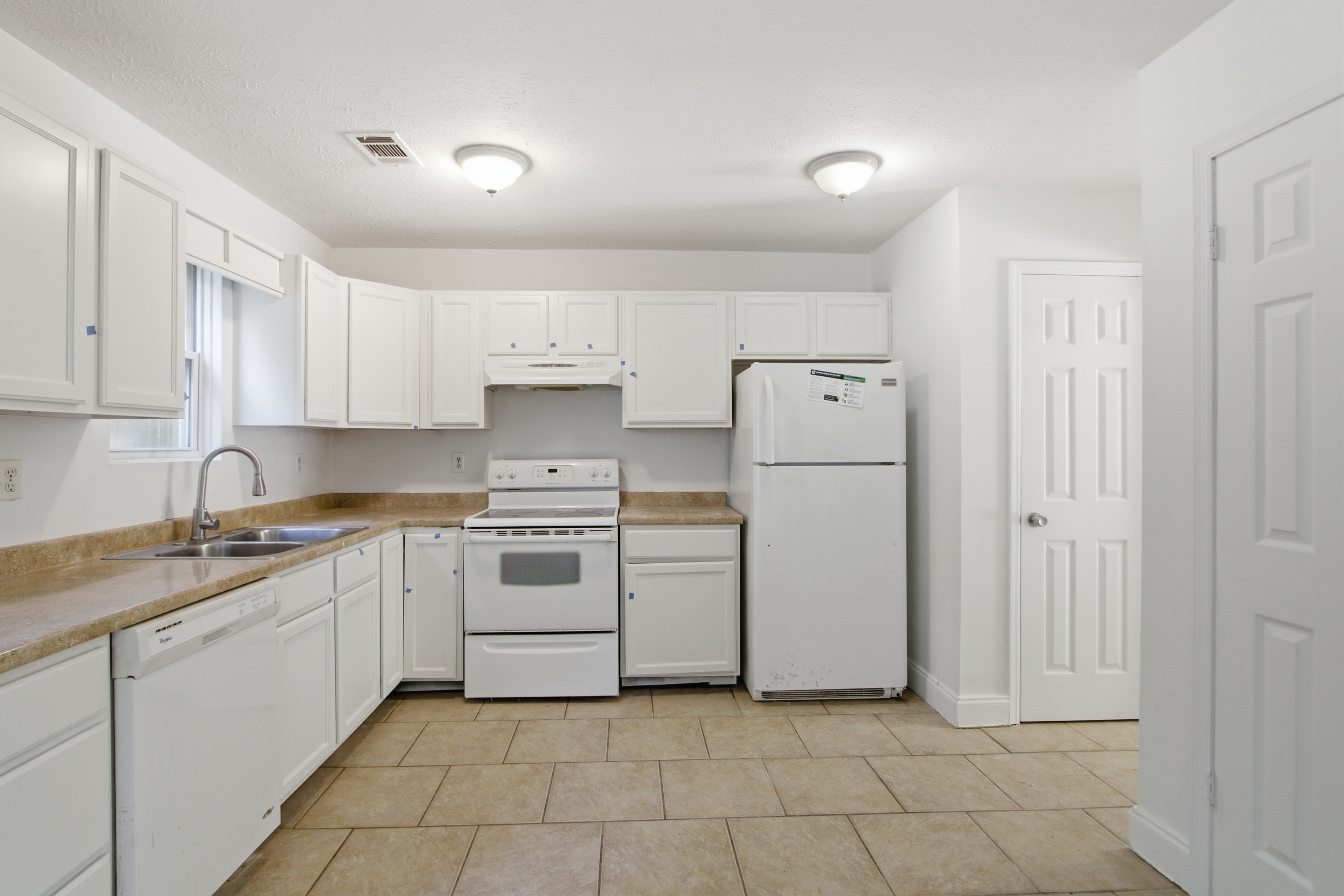Photo 2 of 24 of 8544 Westchester Dr, Douglasville, GA