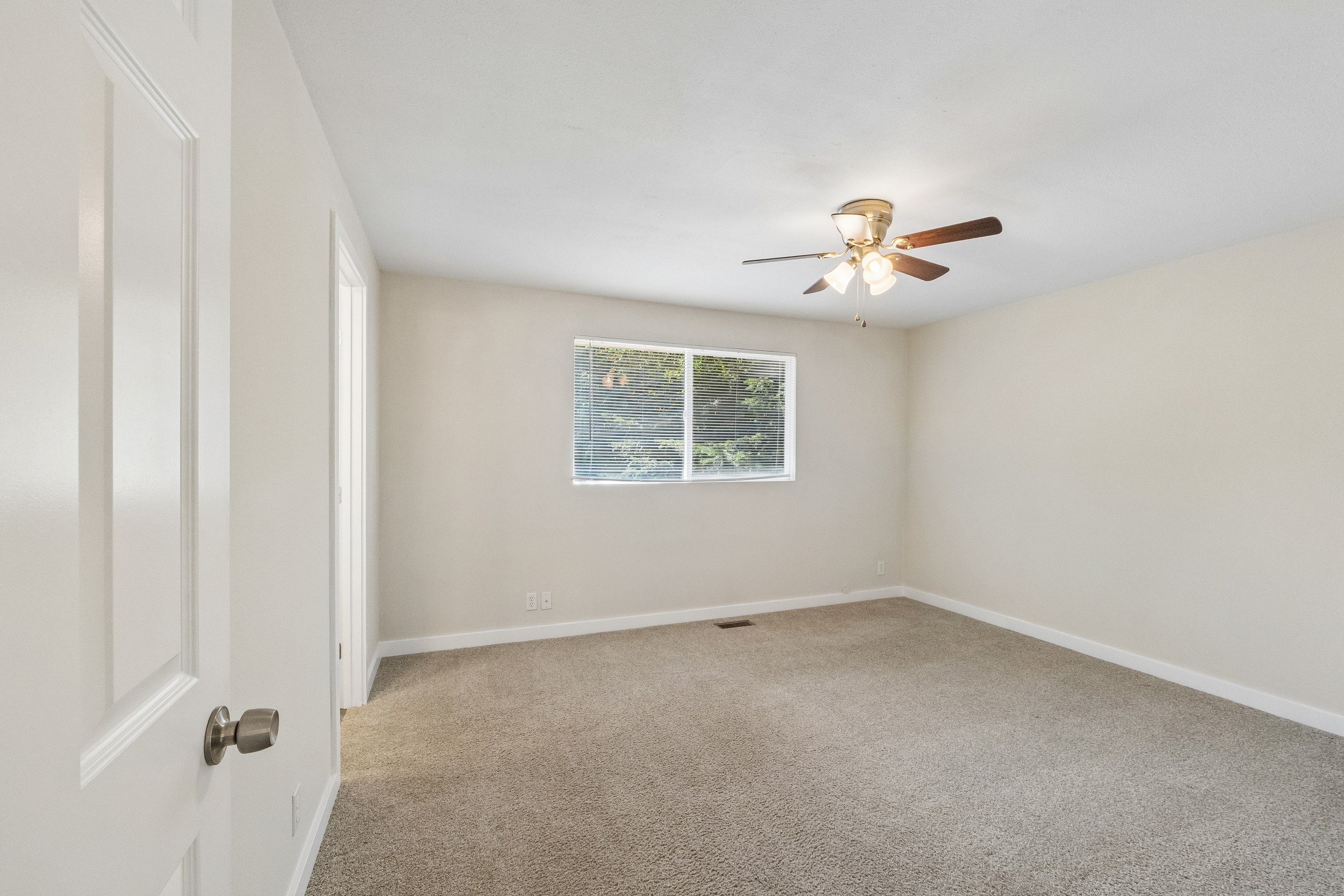 Photo 13 of 35 of 11125 NE 129th St, Kirkland, WA