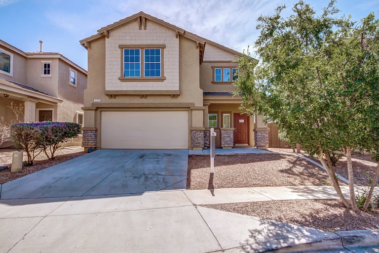 Photo 1 of 24 - 4233 W Irwin Ave, Phoenix, AZ 85041