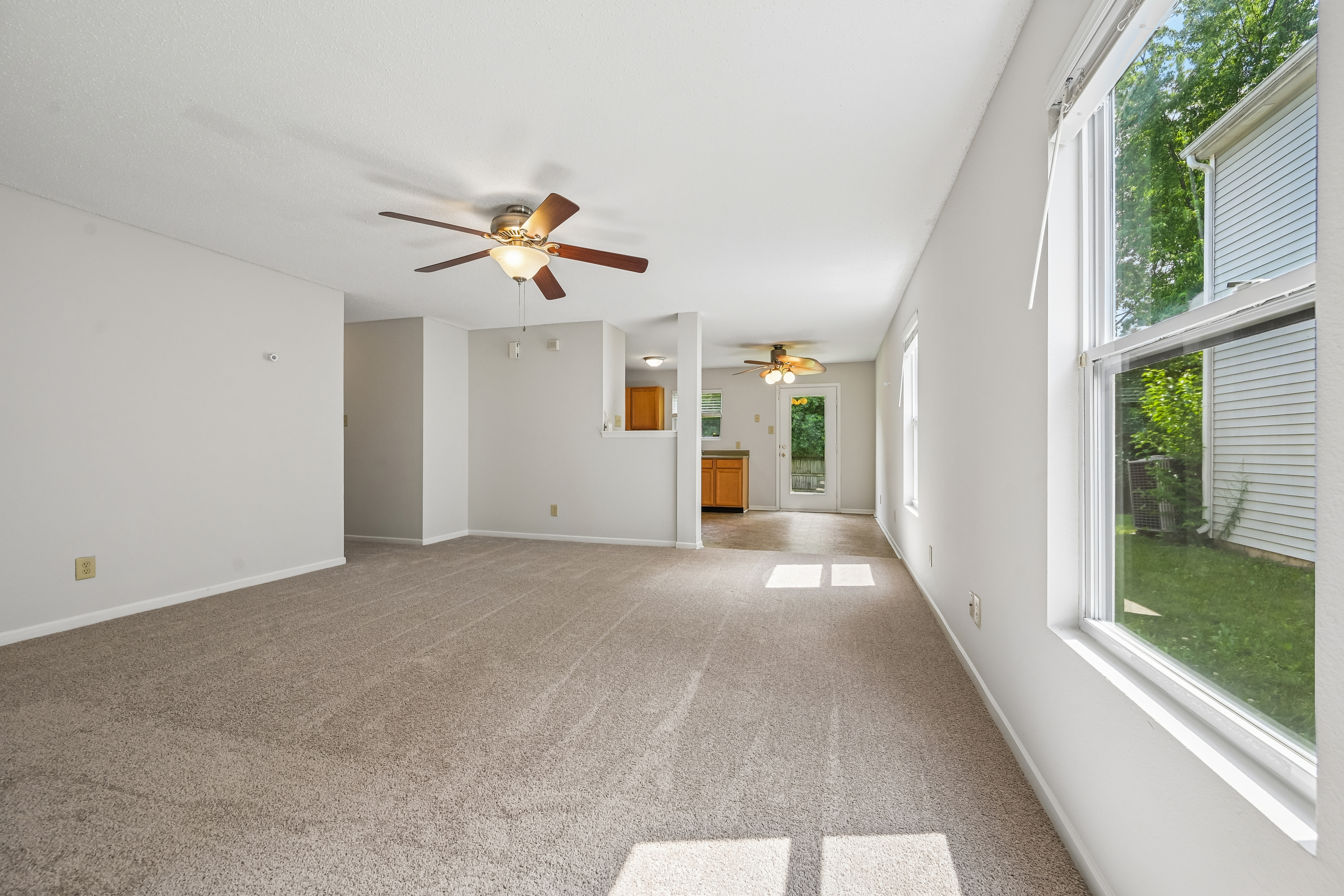 Photo 10 of 29 of 11355 Congaree Way, Indianapolis, IN