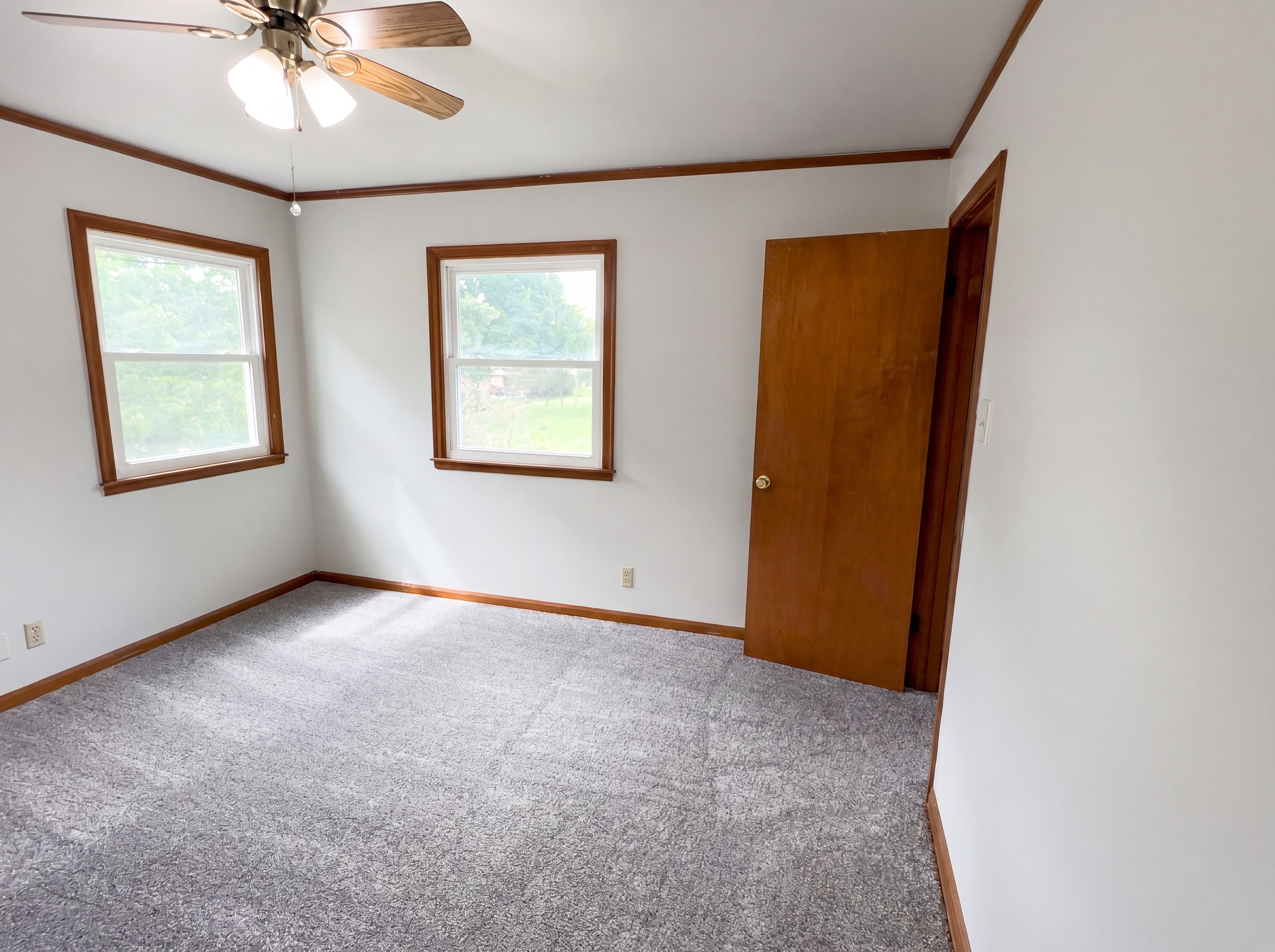 Photo 9 of 19 of 2021 SW 29th Ter, Topeka, KS