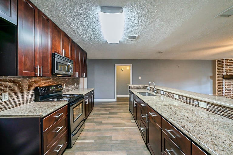 Photo 2 of 27 - 5113 Meadow Crest St, La Porte, TX 77571